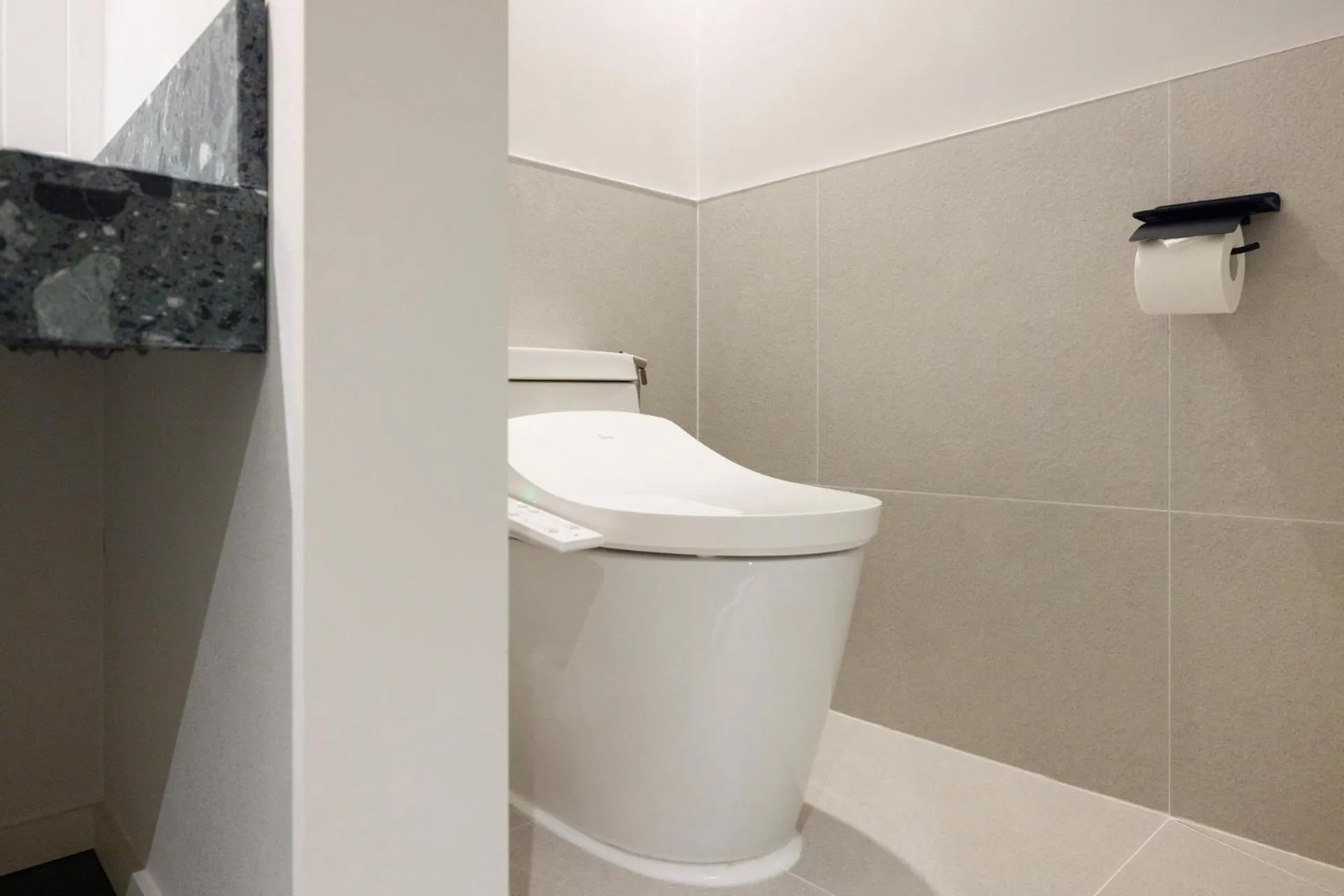 Toilet in Anook Hotel Suwon Station