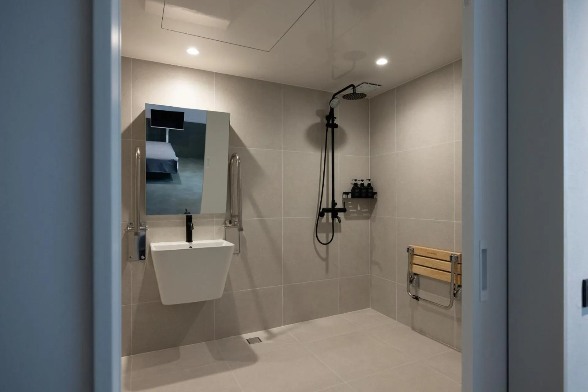 Shower in Anook Hotel Suwon Station