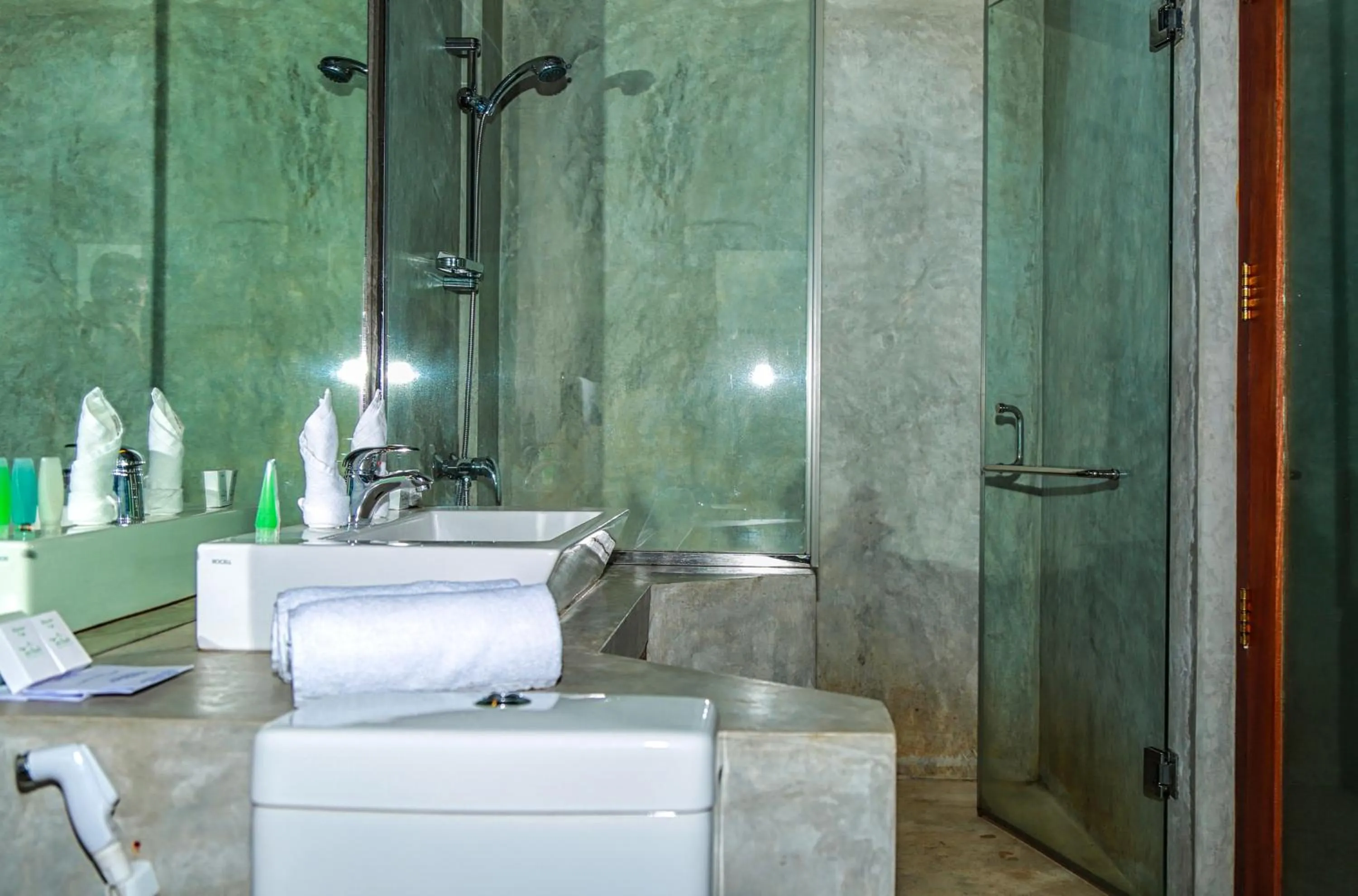 Bathroom in Oak Ray Tea Bush