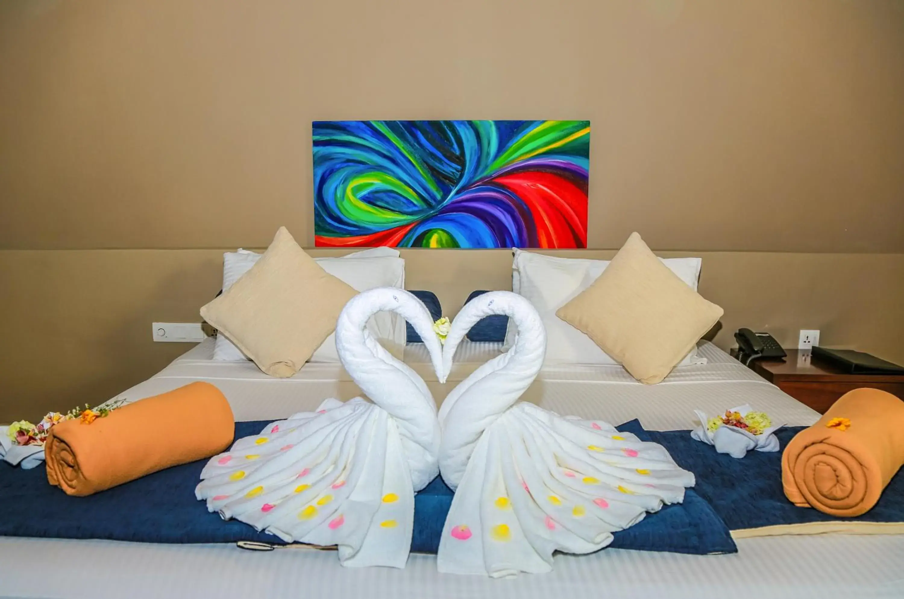 Bed in Oak Ray Tea Bush Bed in Oak Ray Tea Bush