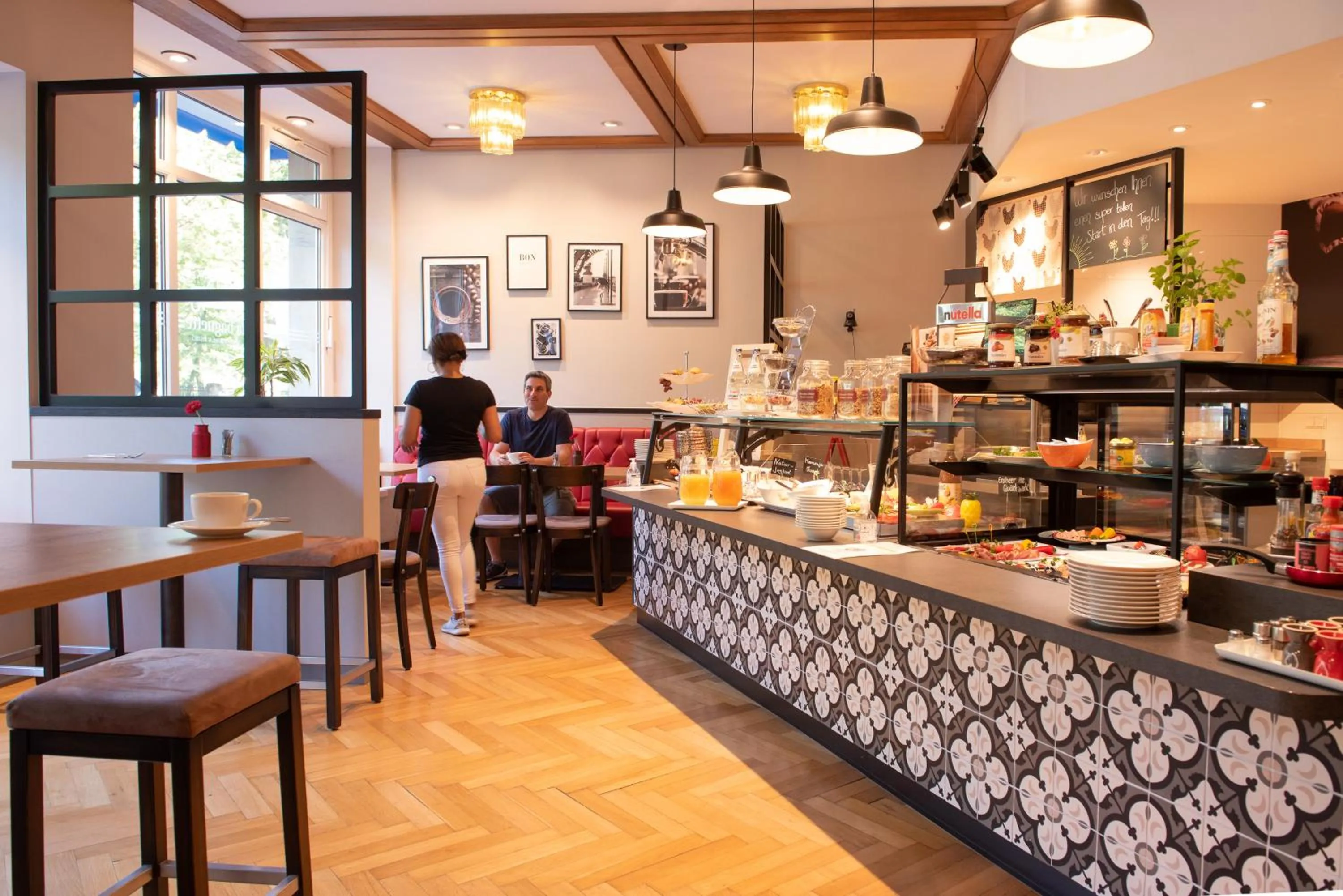 Restaurant/places to eat in Hotel Avisa