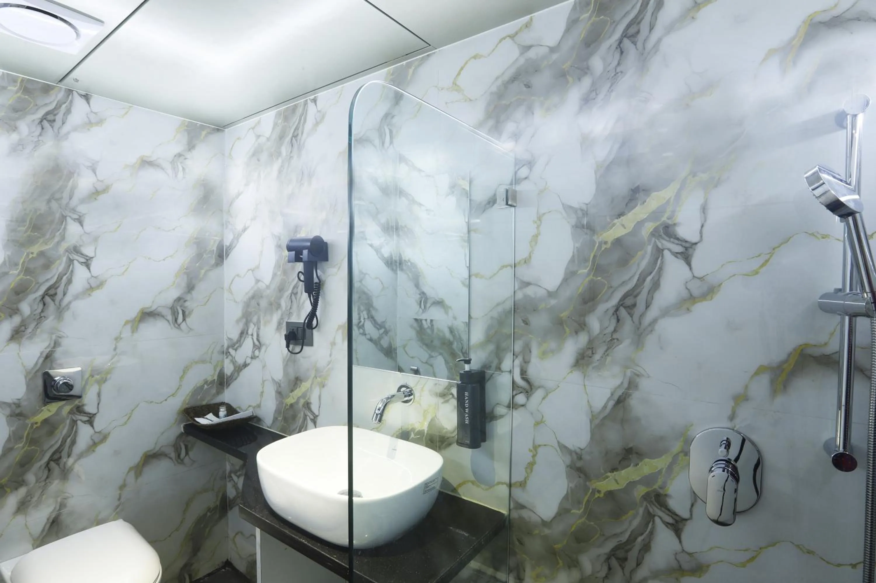 HOTEL BREEZE BAYex bkc