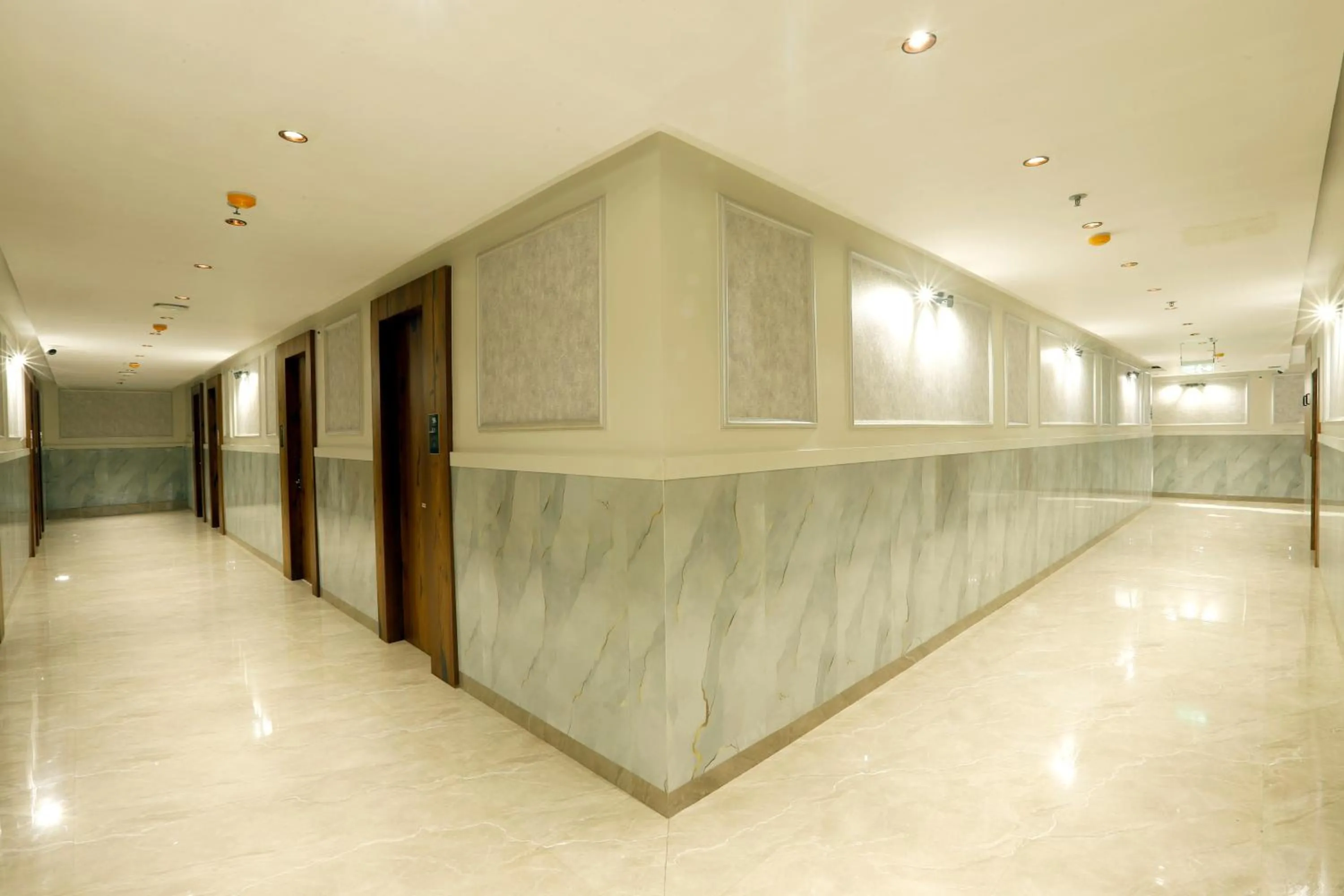 HOTEL BREEZE BAYex bkc