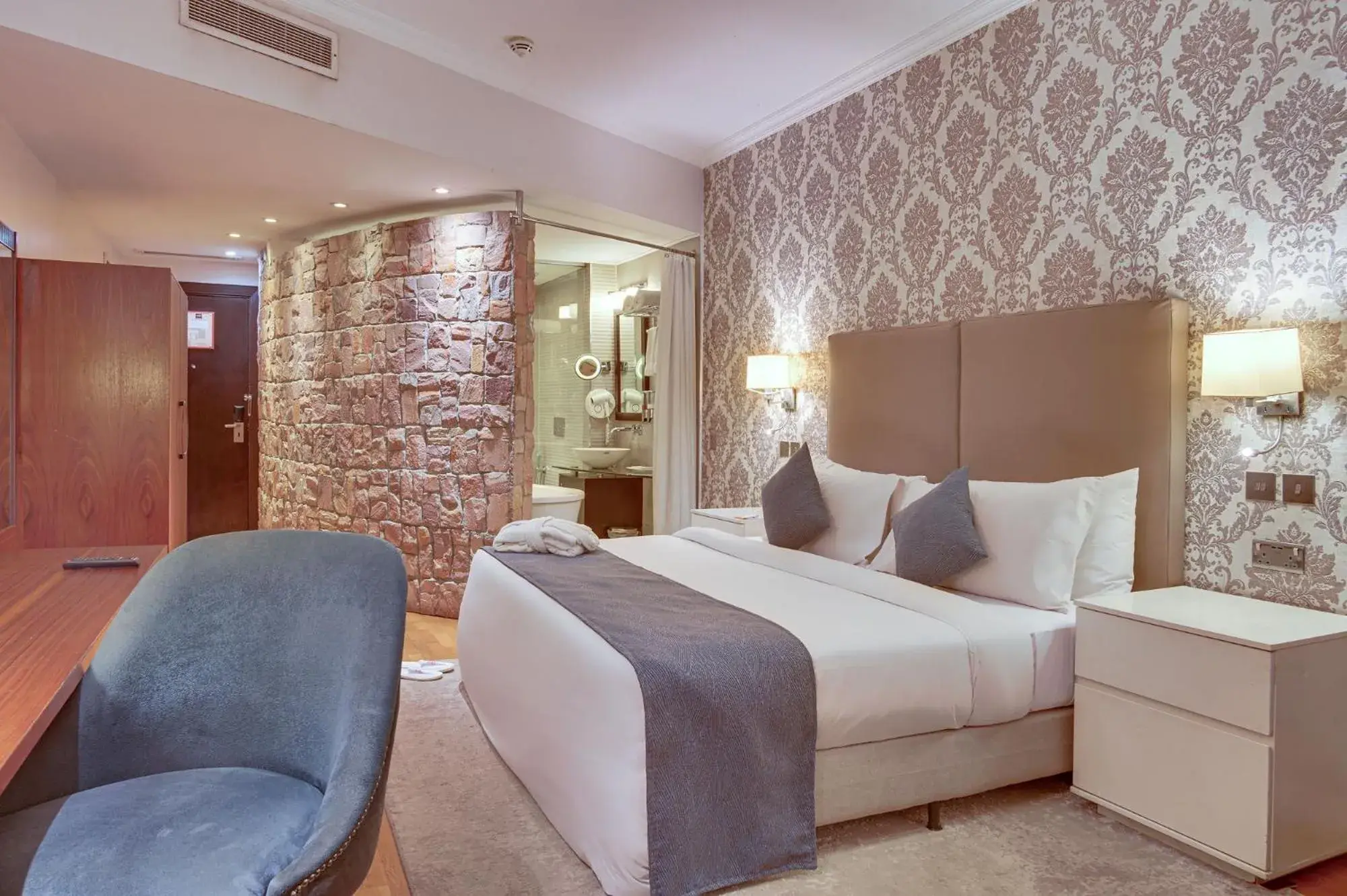 Deluxe King Room in Leola Boutique Hotel Ikeja - Lagos Deluxe King Room in Leola Boutique Hotel Ikeja - Lagos