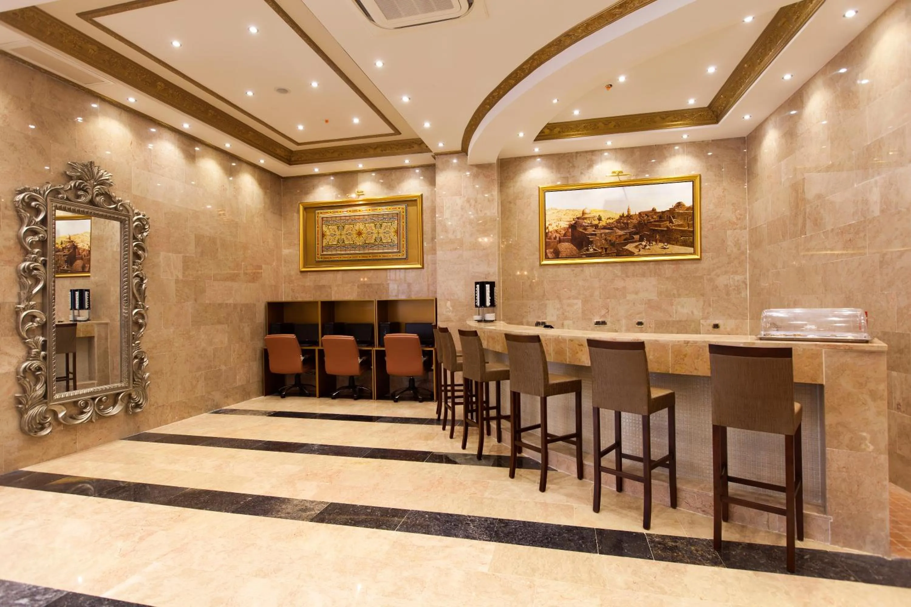 Lounge or bar in Alrazi Hotel