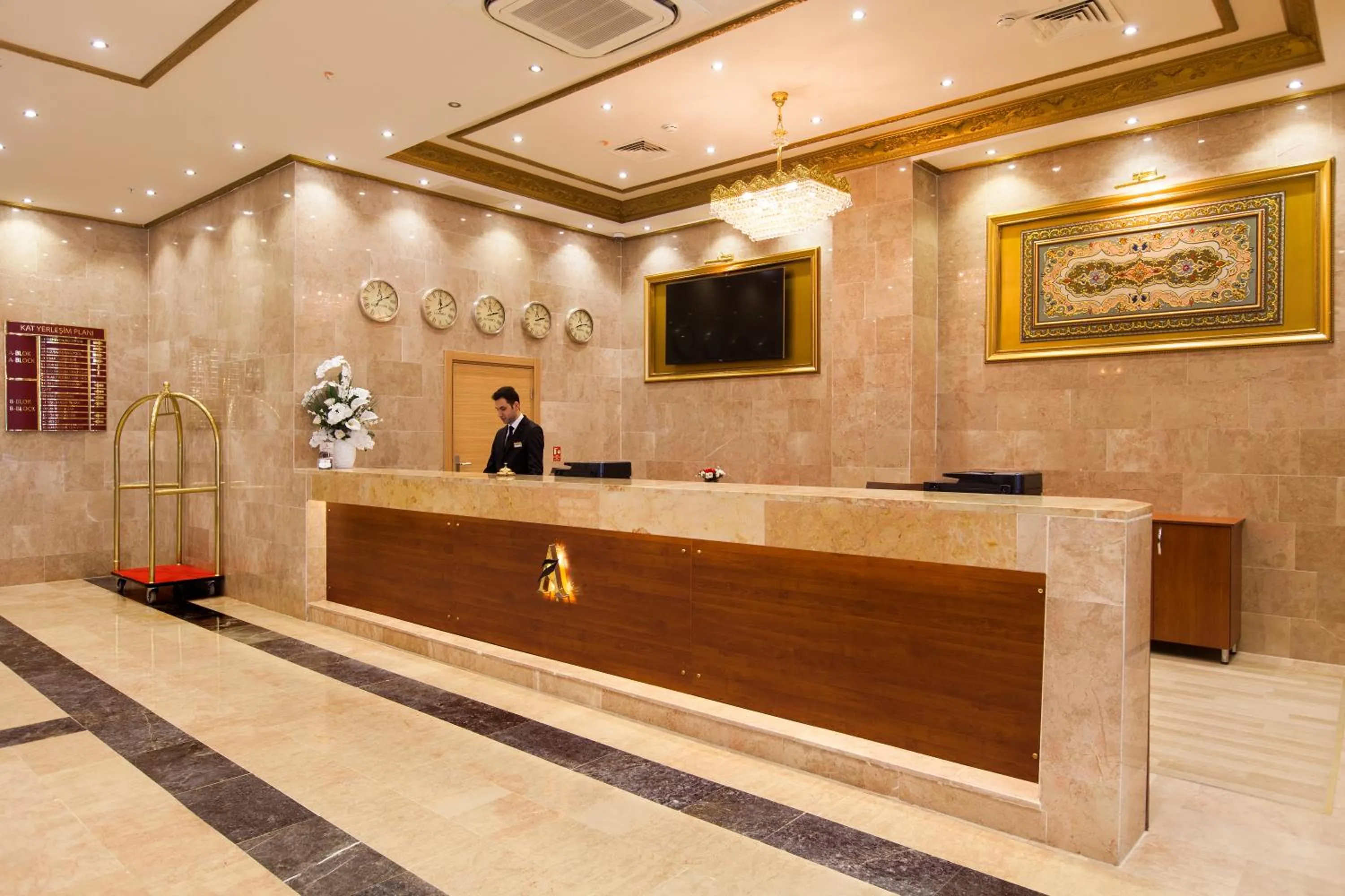 Lobby or reception in Alrazi Hotel