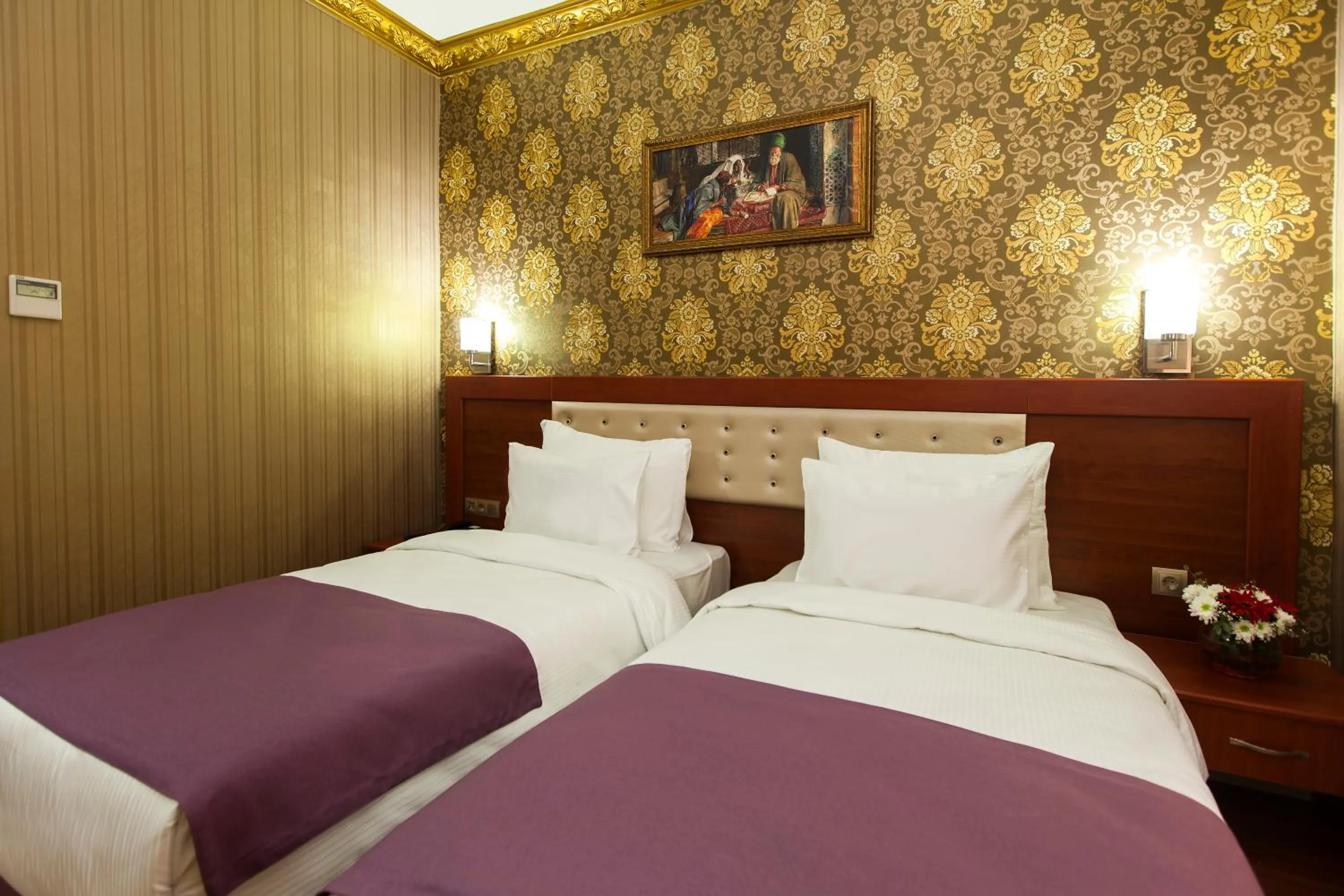 Photo of the whole room, Bed in Alrazi Hotel