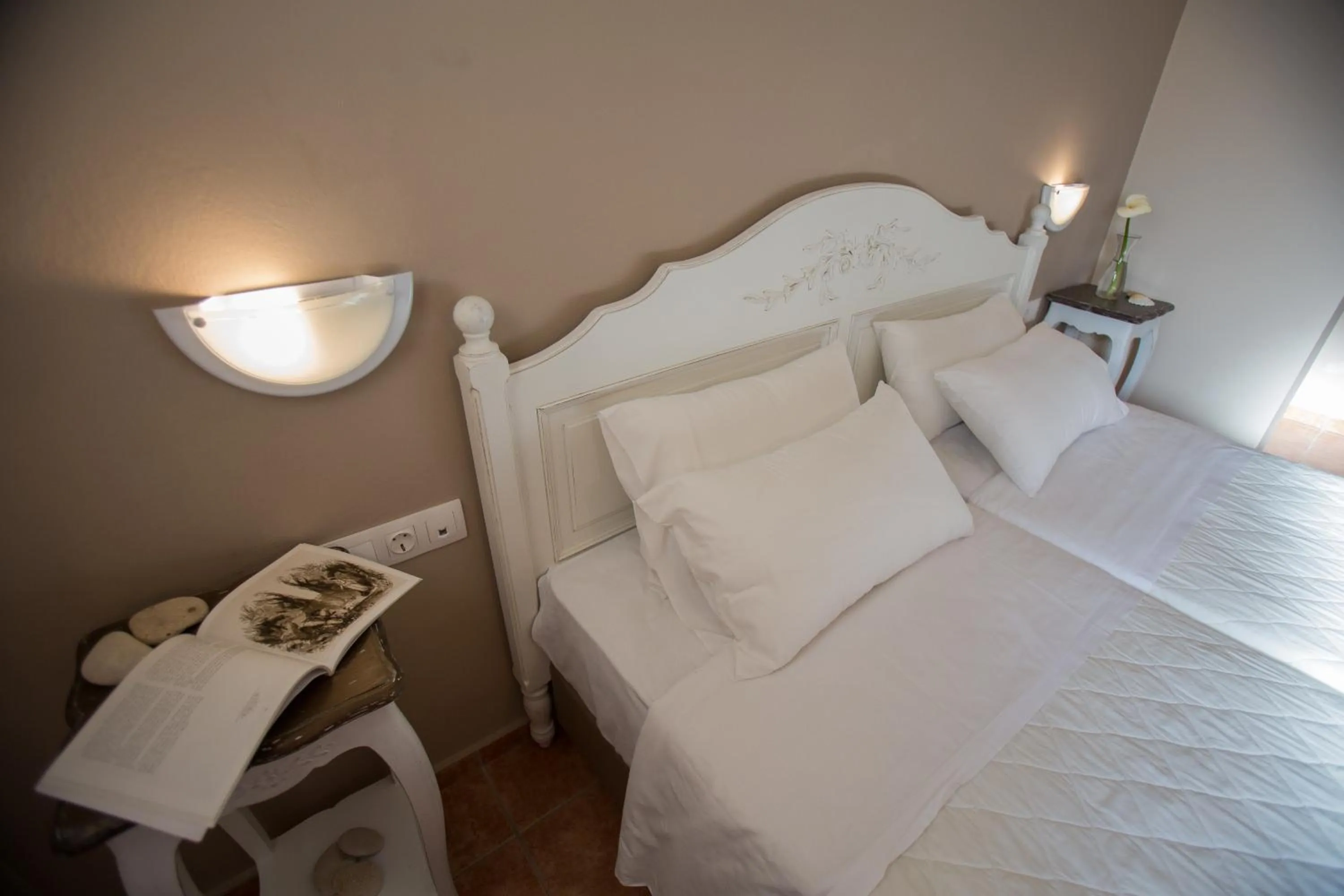 Photo of the whole room, Bed in Sunshine Resort