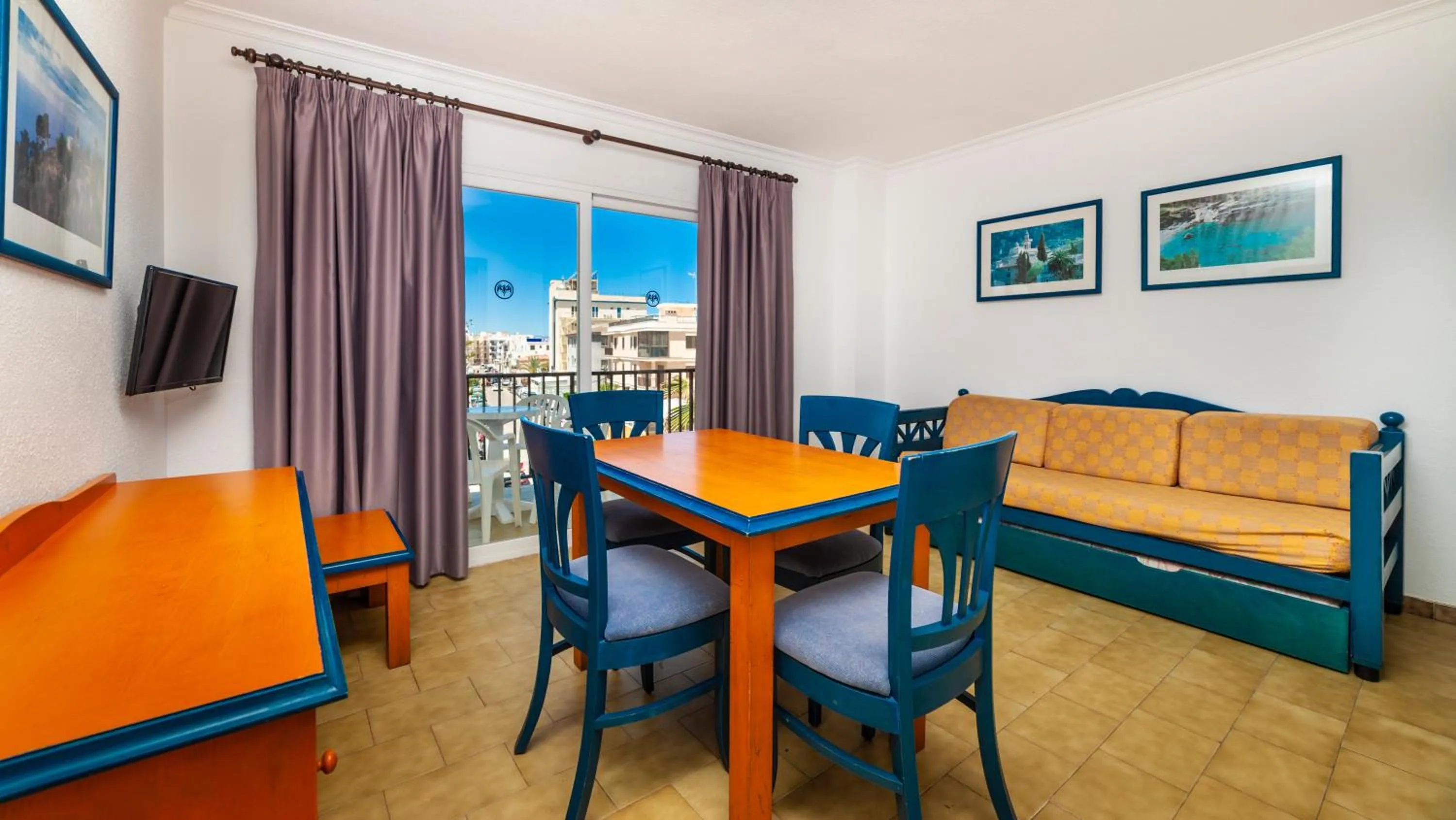 Living room in Apartamentos Charlys Can Picafort