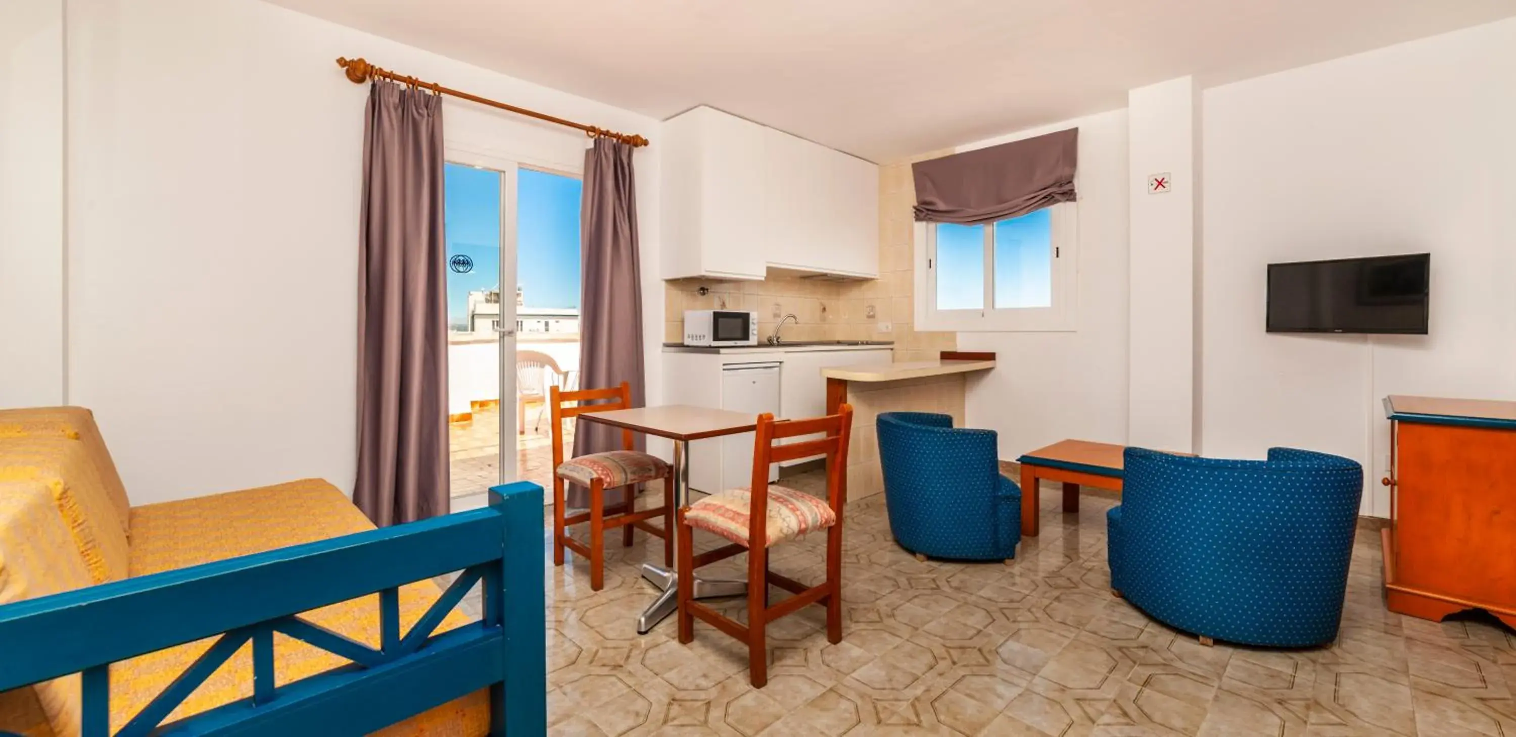 Kitchen or kitchenette in Apartamentos Charlys Can Picafort Kitchen or kitchenette in Apartamentos Charlys Can Picafort