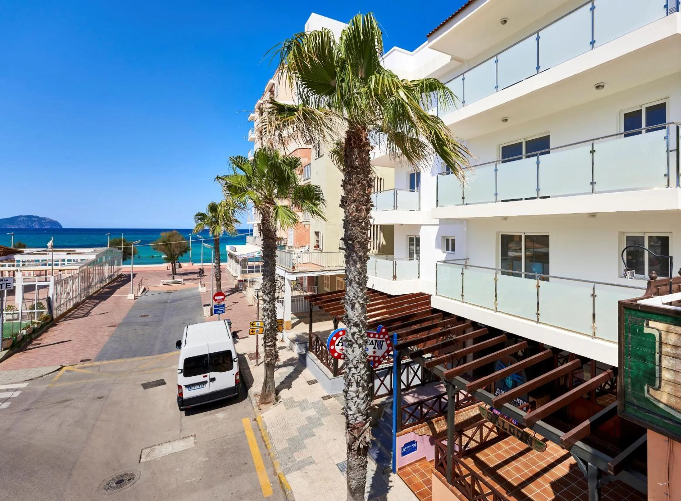 Facade/entrance in Apartamentos Charlys Can Picafort