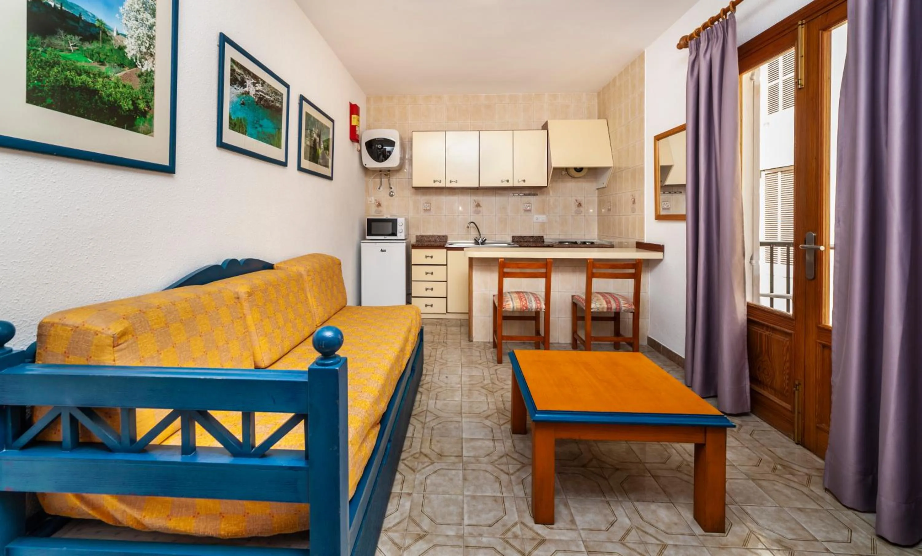 Seating area in Apartamentos Charlys Can Picafort