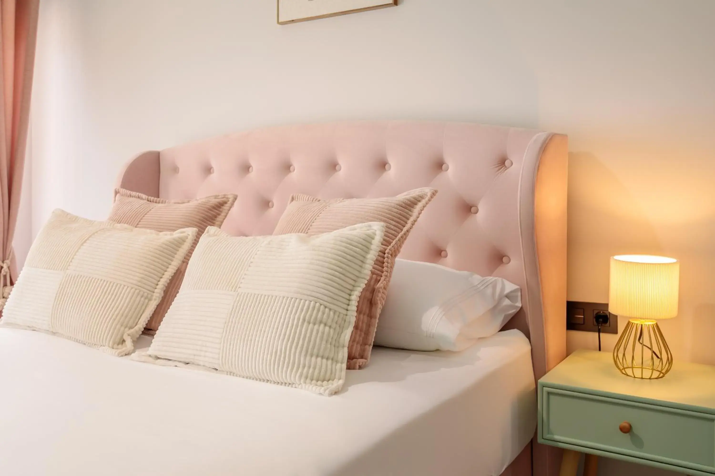 Deluxe Double Room with Bath in Charm Beach Retreat Deluxe Double Room with Bath in Charm Beach Retreat