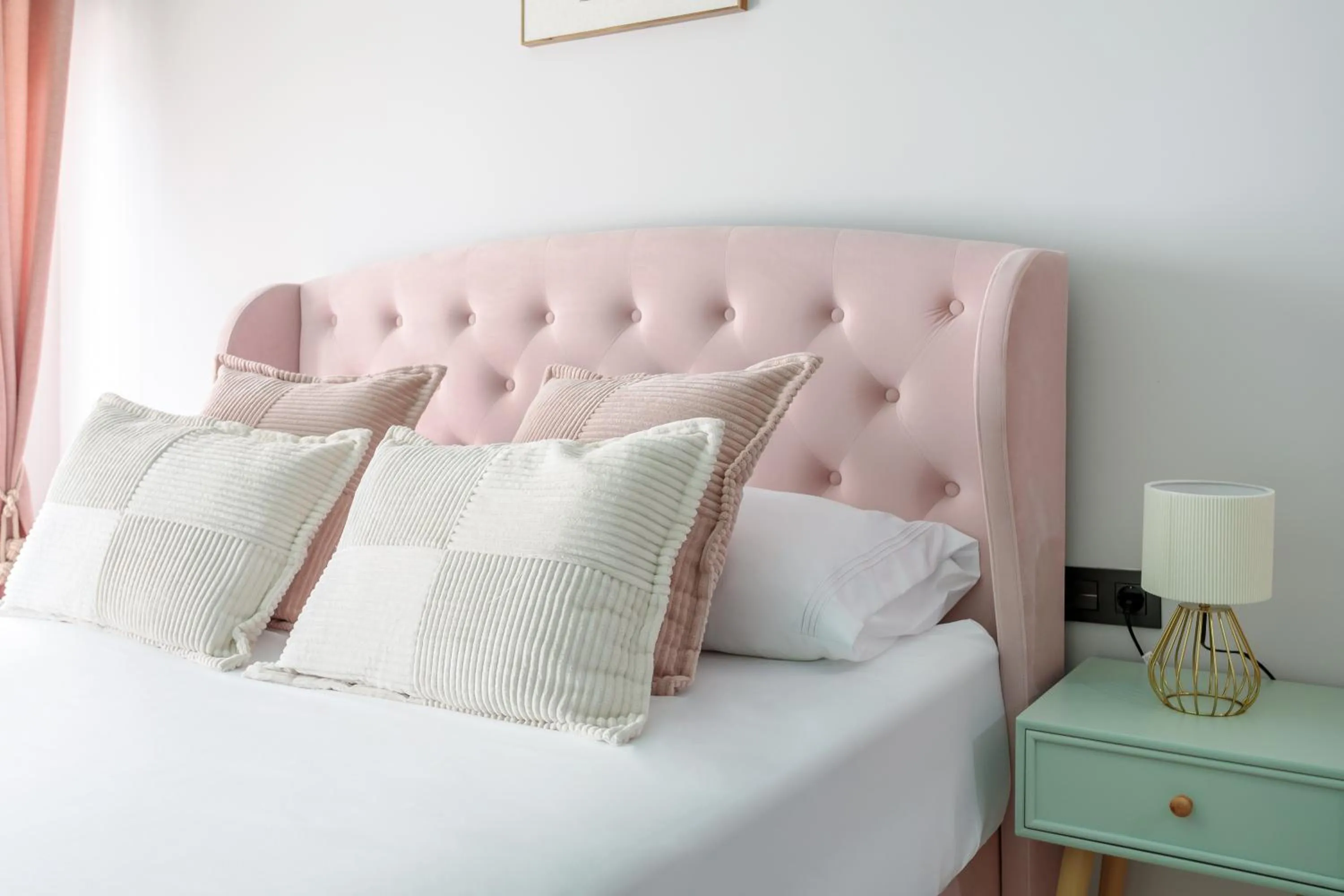 Bed in Charm Beach Retreat
