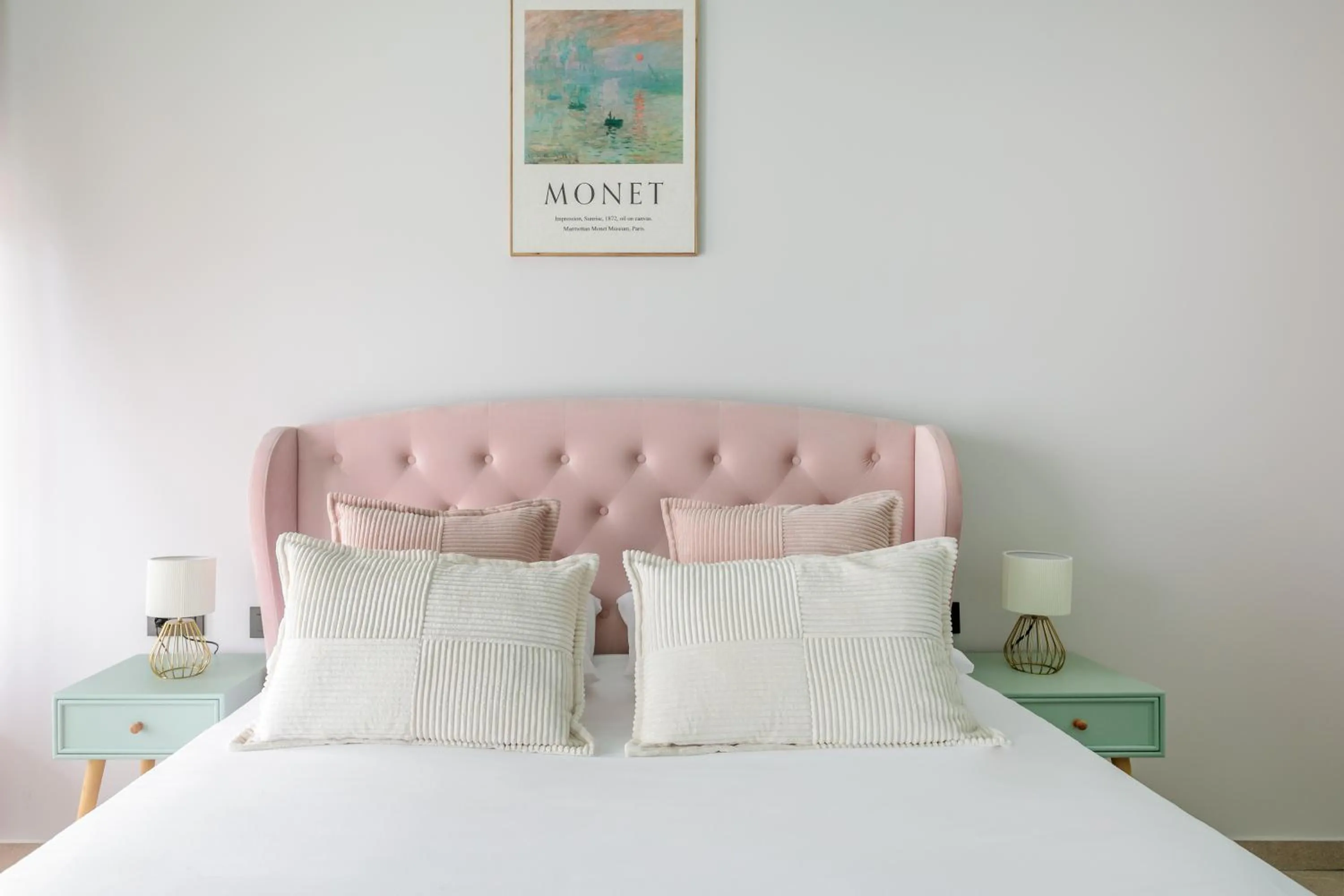 Bed in Charm Beach Retreat