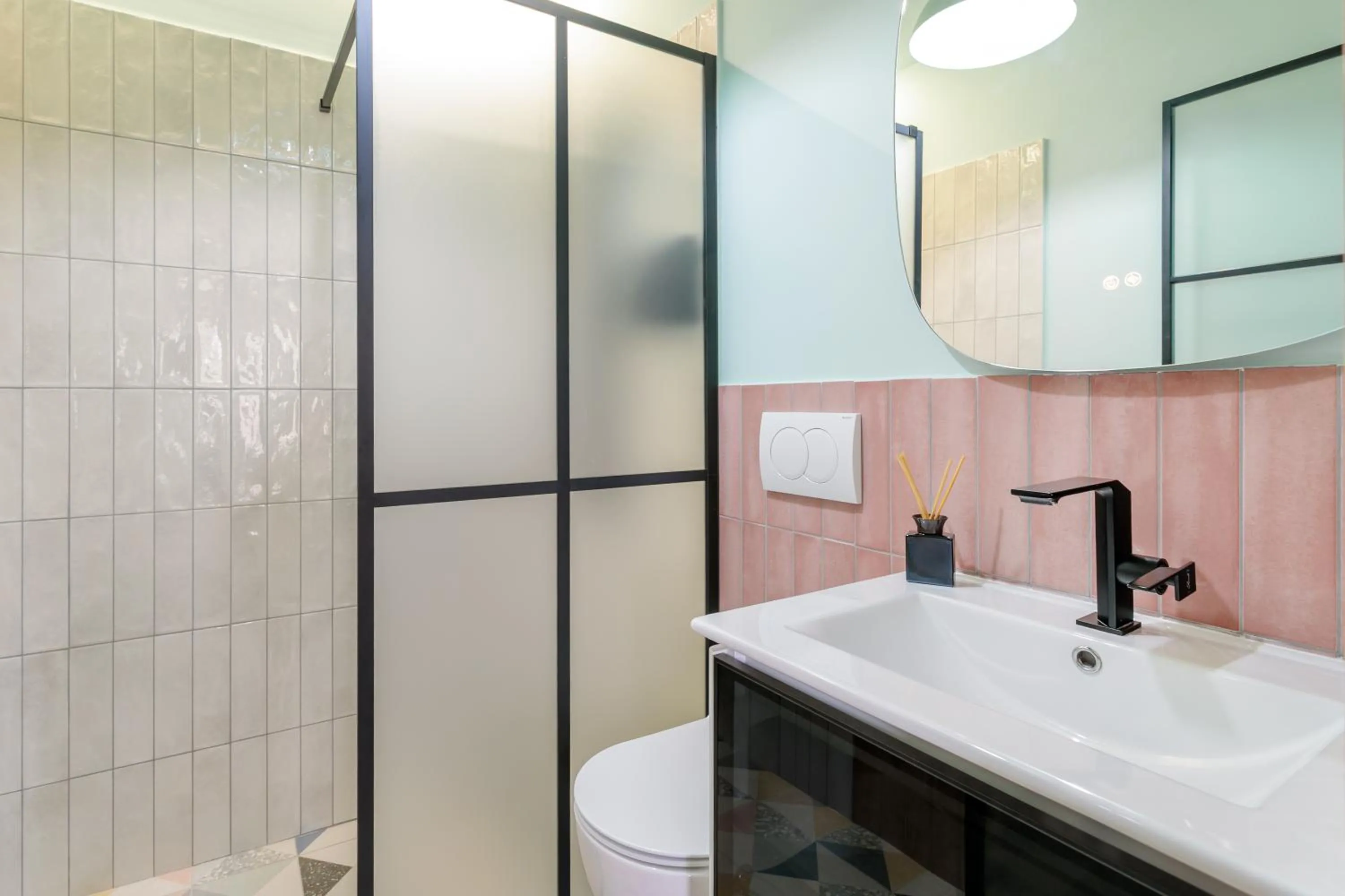 Shower in Charm Beach Retreat