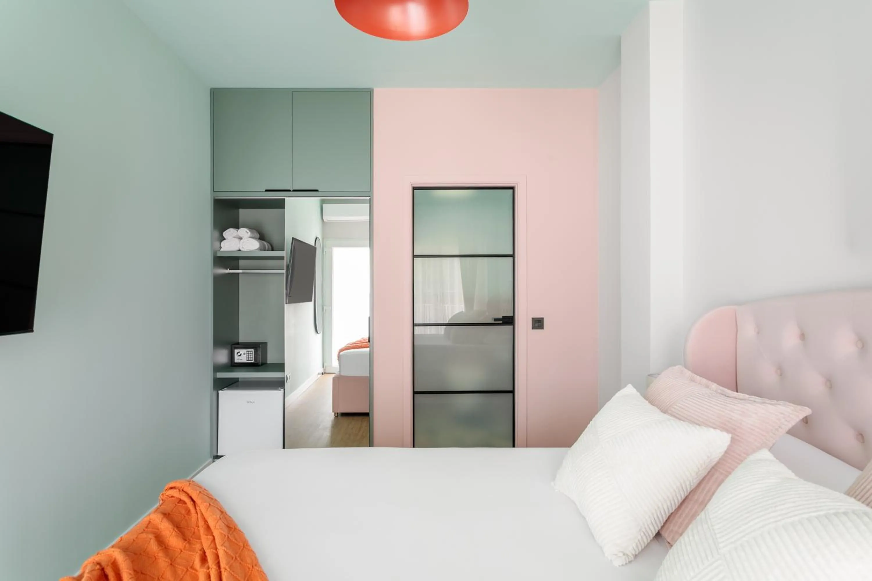 Photo of the whole room, Bed in Charm Beach Retreat