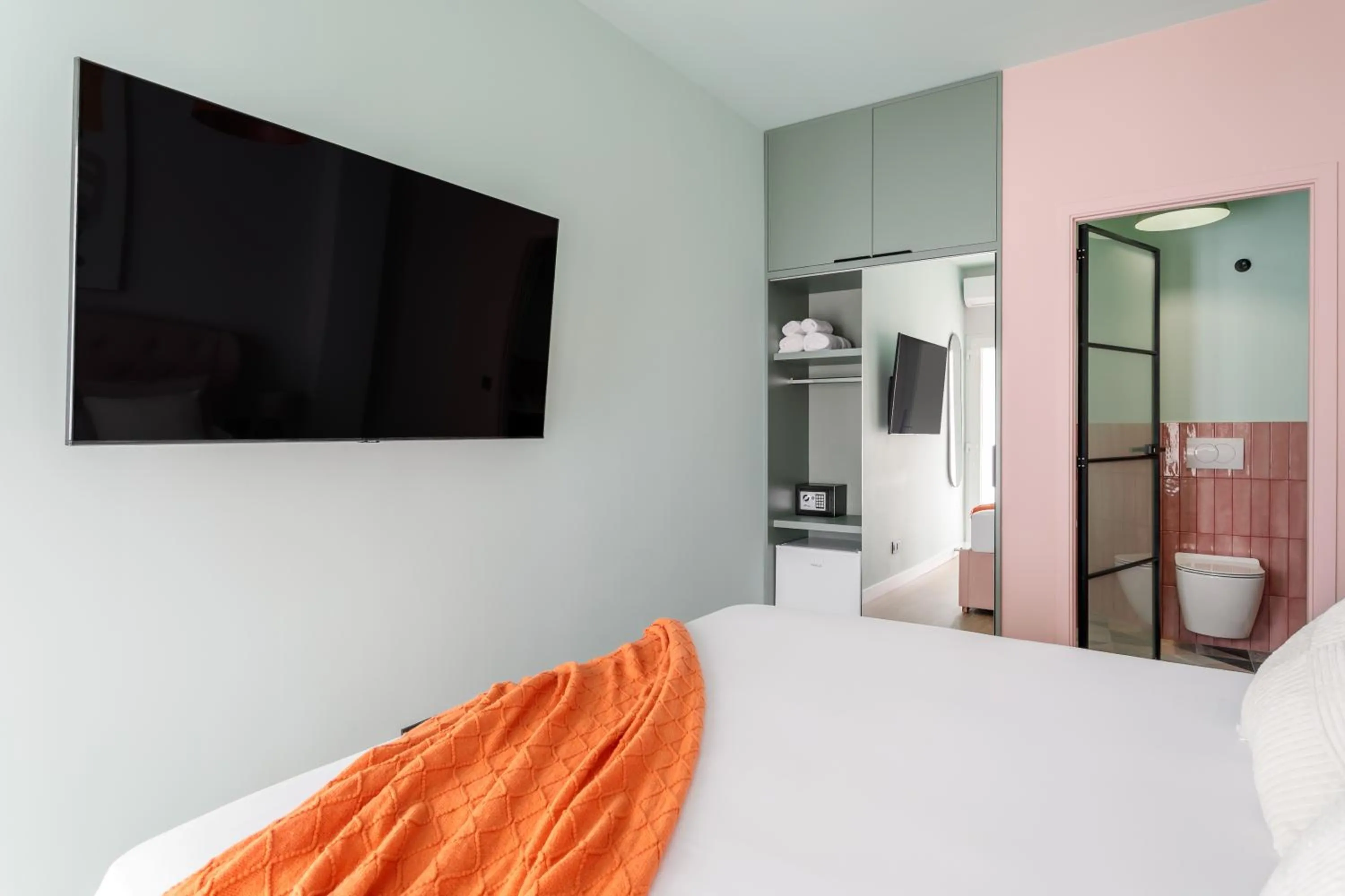 TV and multimedia, Bed in Charm Beach Retreat