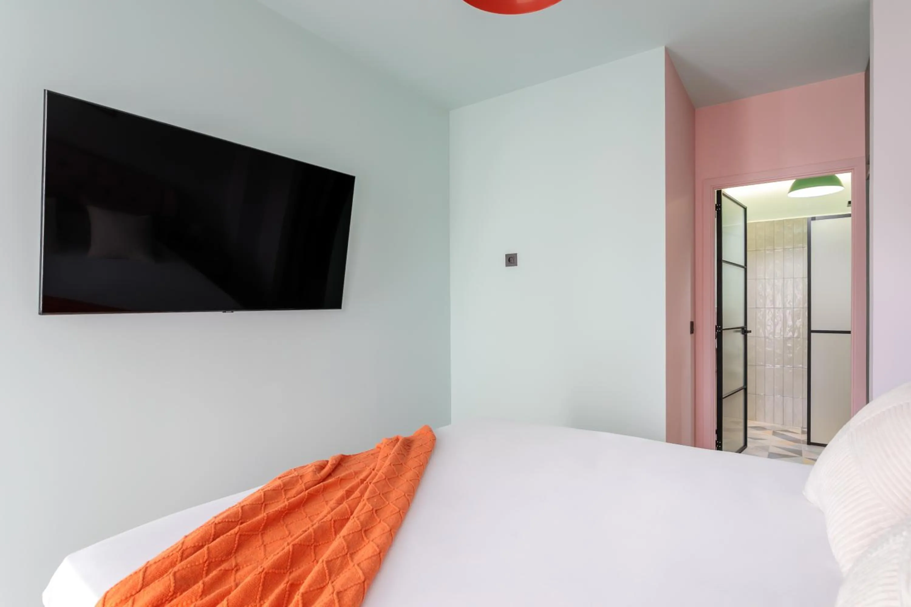 Bed in Charm Beach Retreat