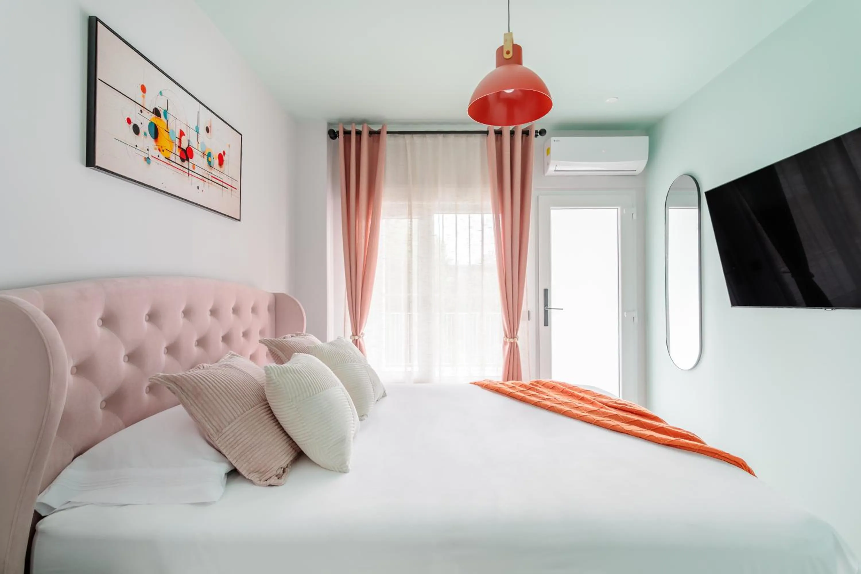 Bed in Charm Beach Retreat