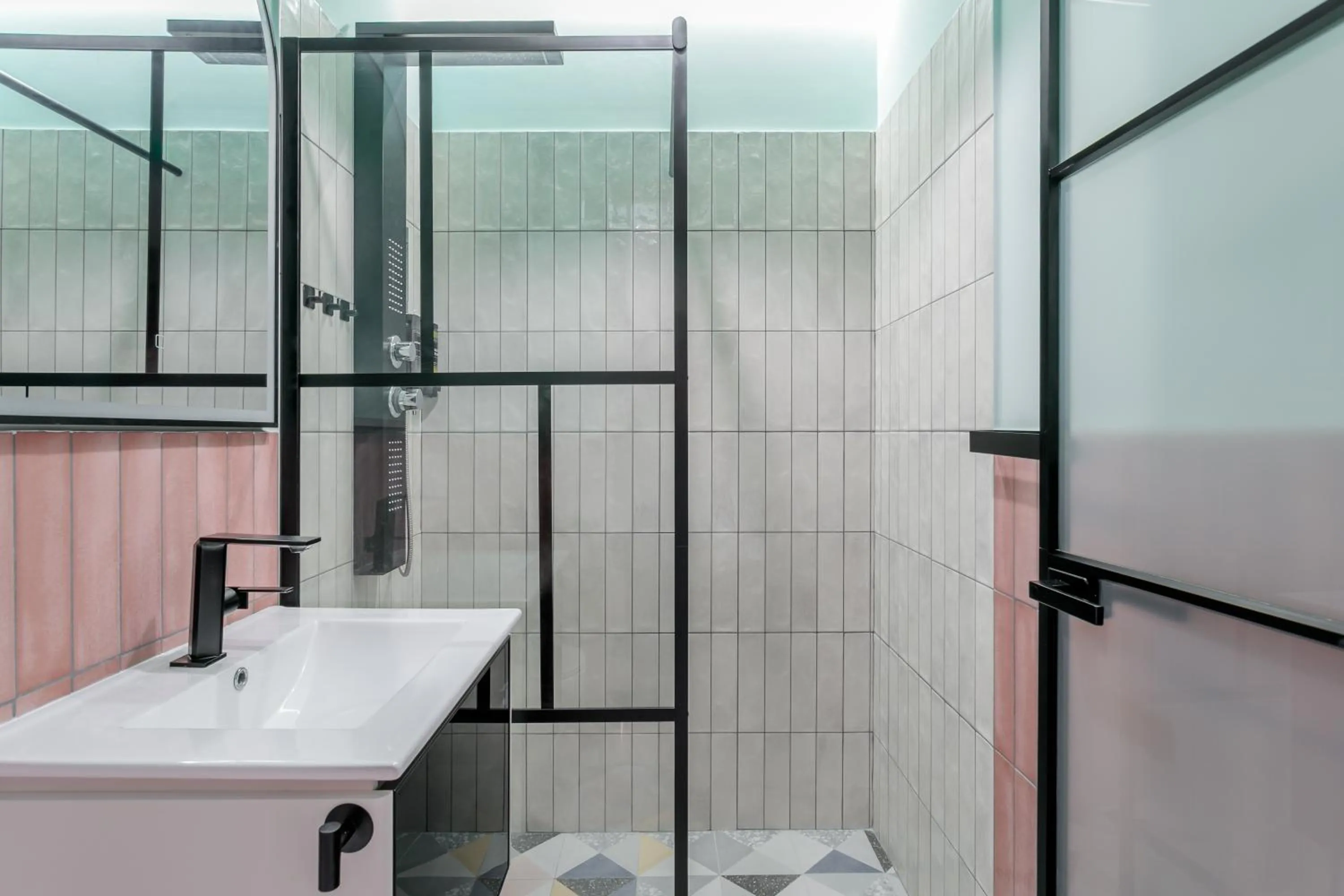 Shower in Charm Beach Retreat