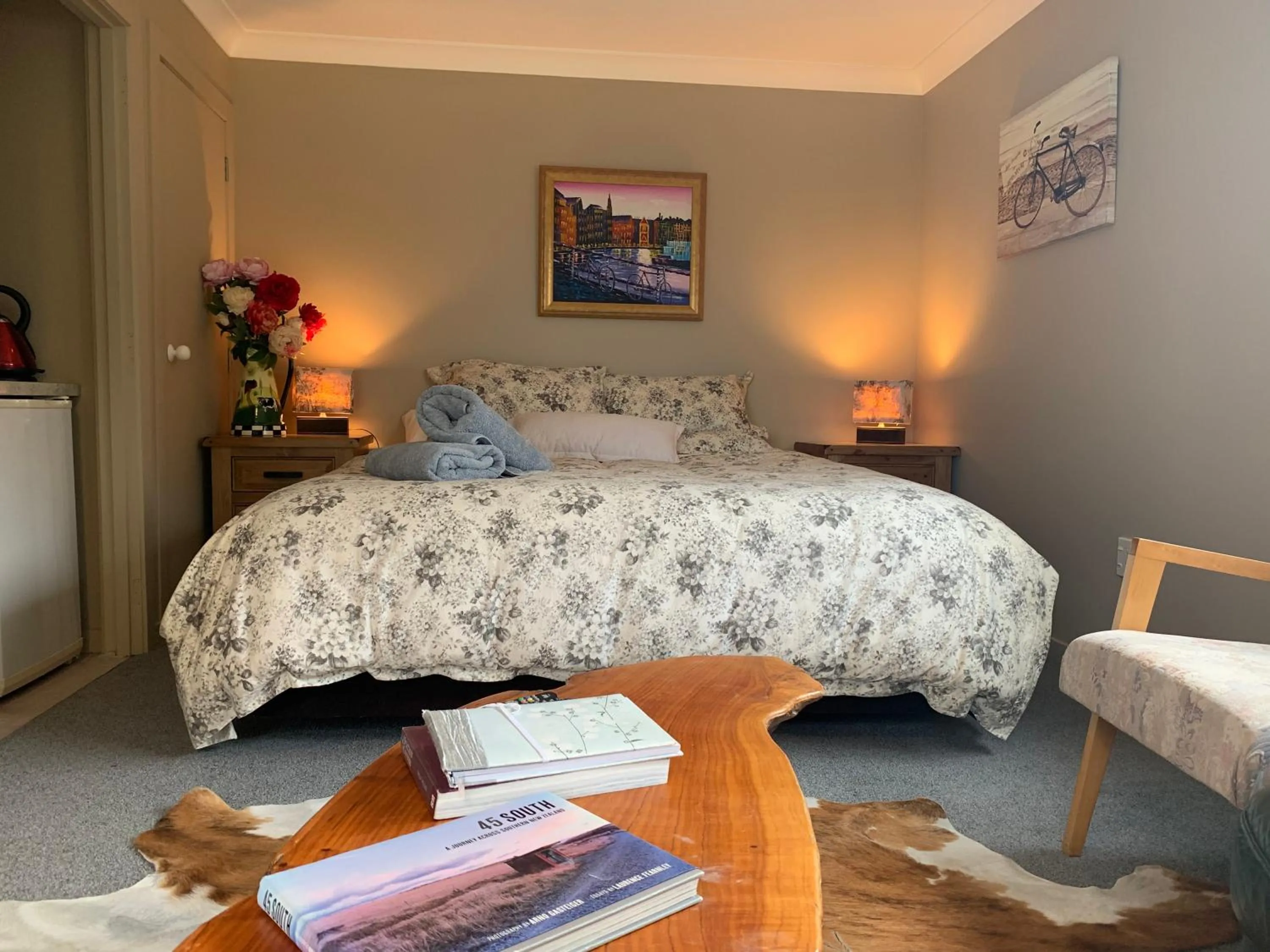 Bed in Trout 'n' Trail B&B