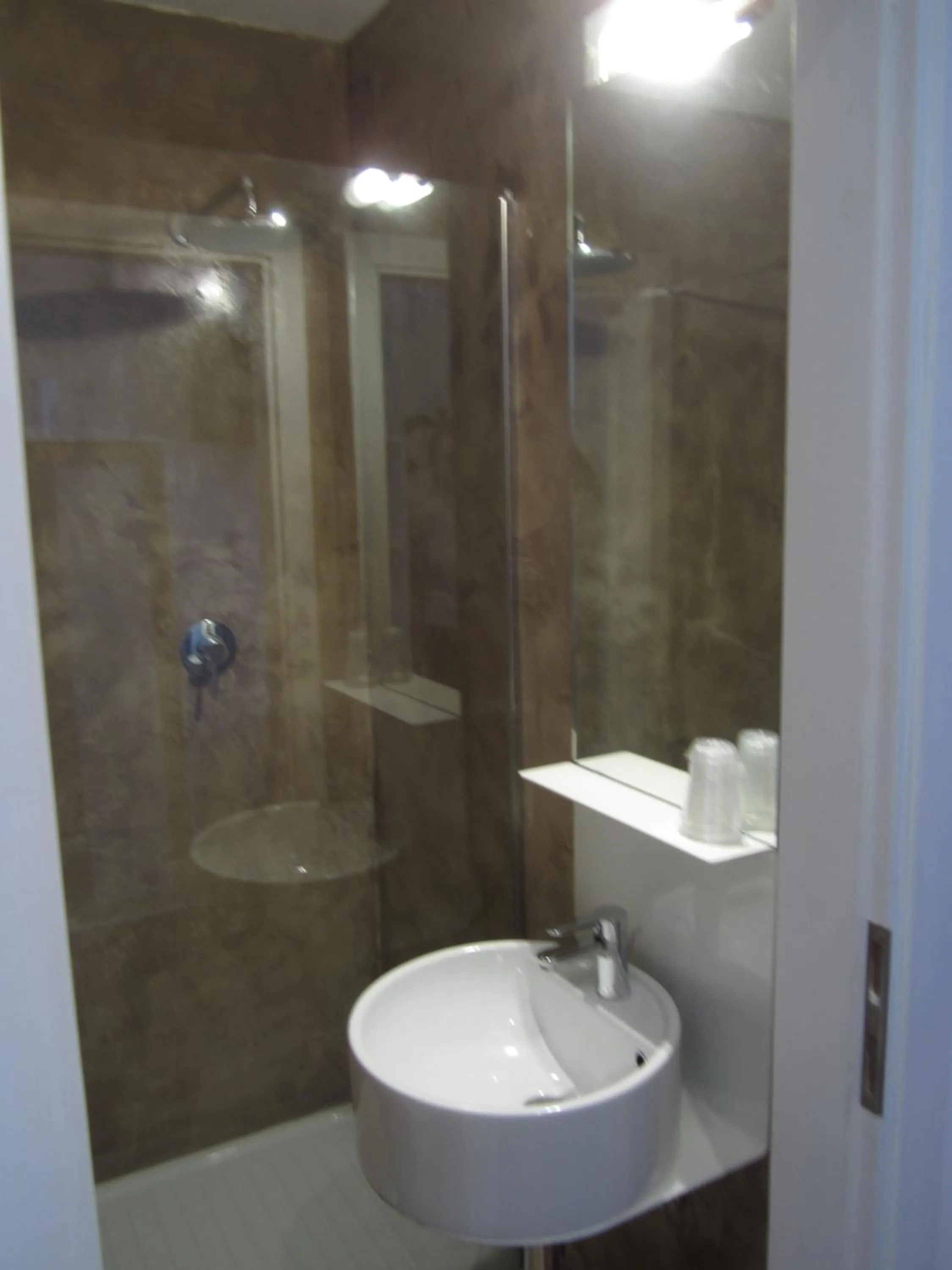 Shower in Hotel Piccola Firenze