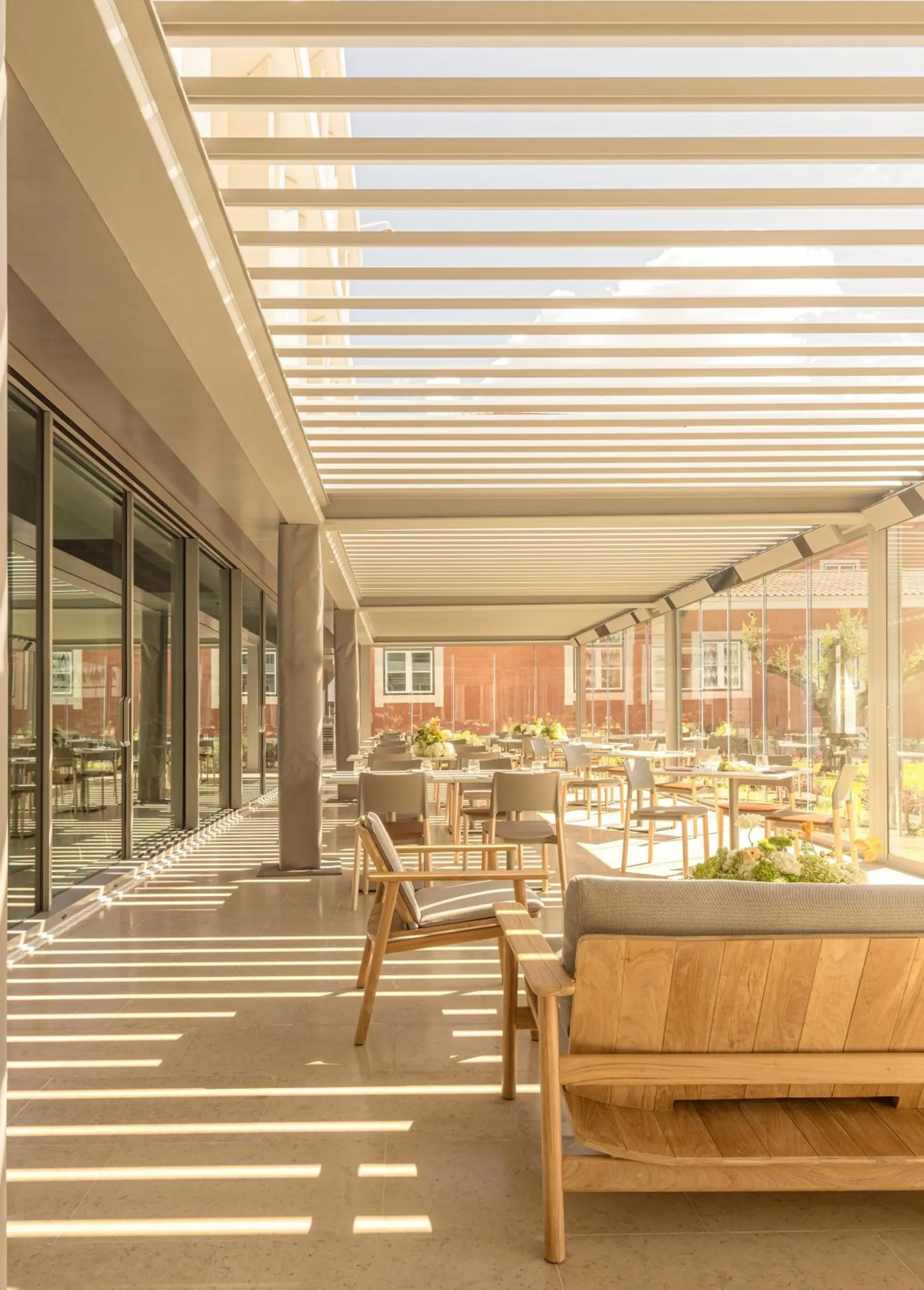 Restaurant/places to eat in MACAM Hotel