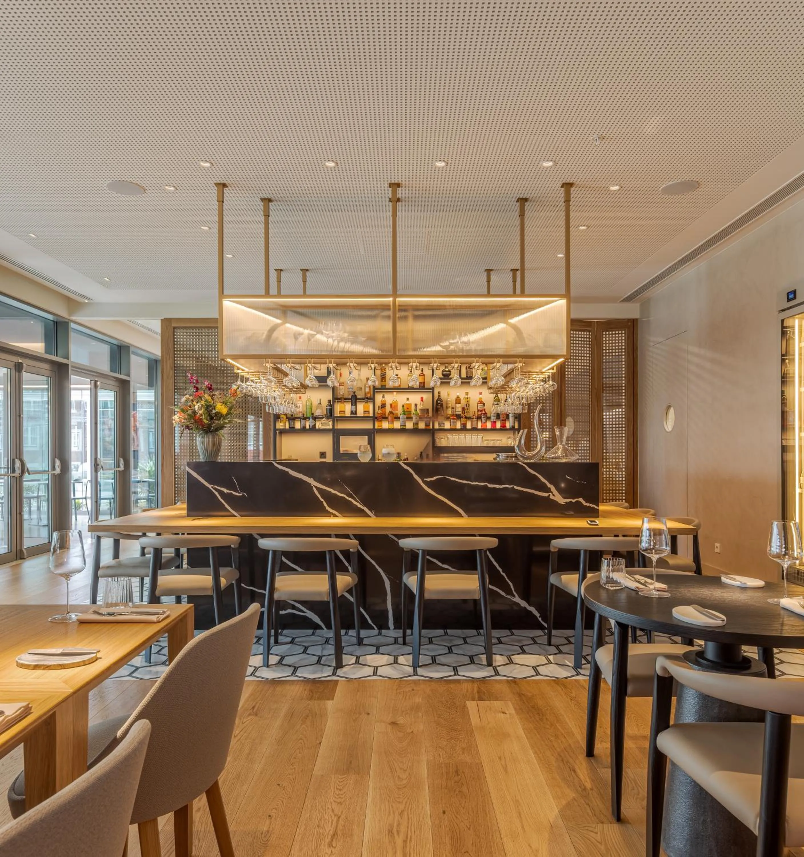 Restaurant/places to eat in MACAM Hotel