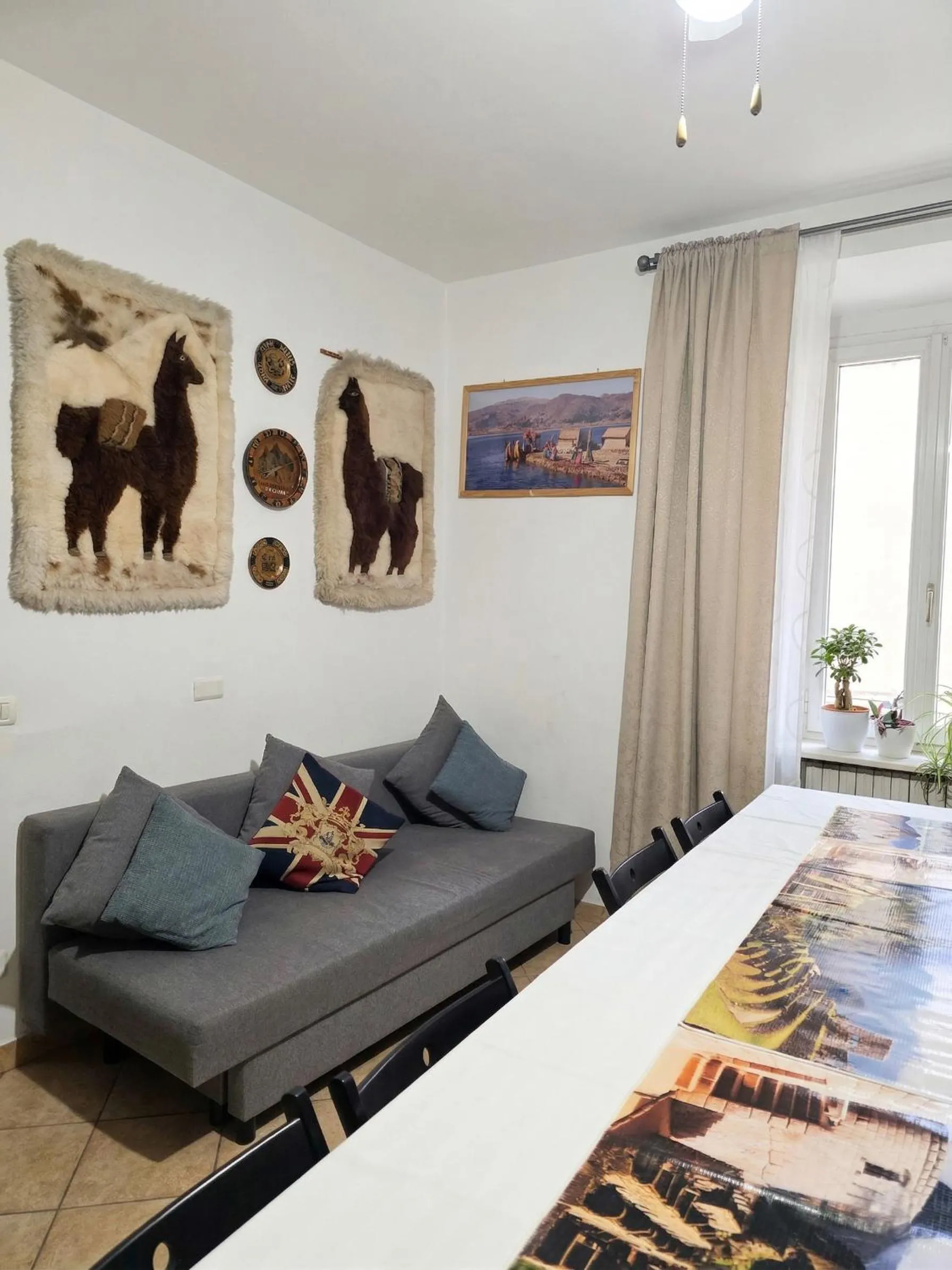 Communal lounge/ TV room in La Piazza B&B