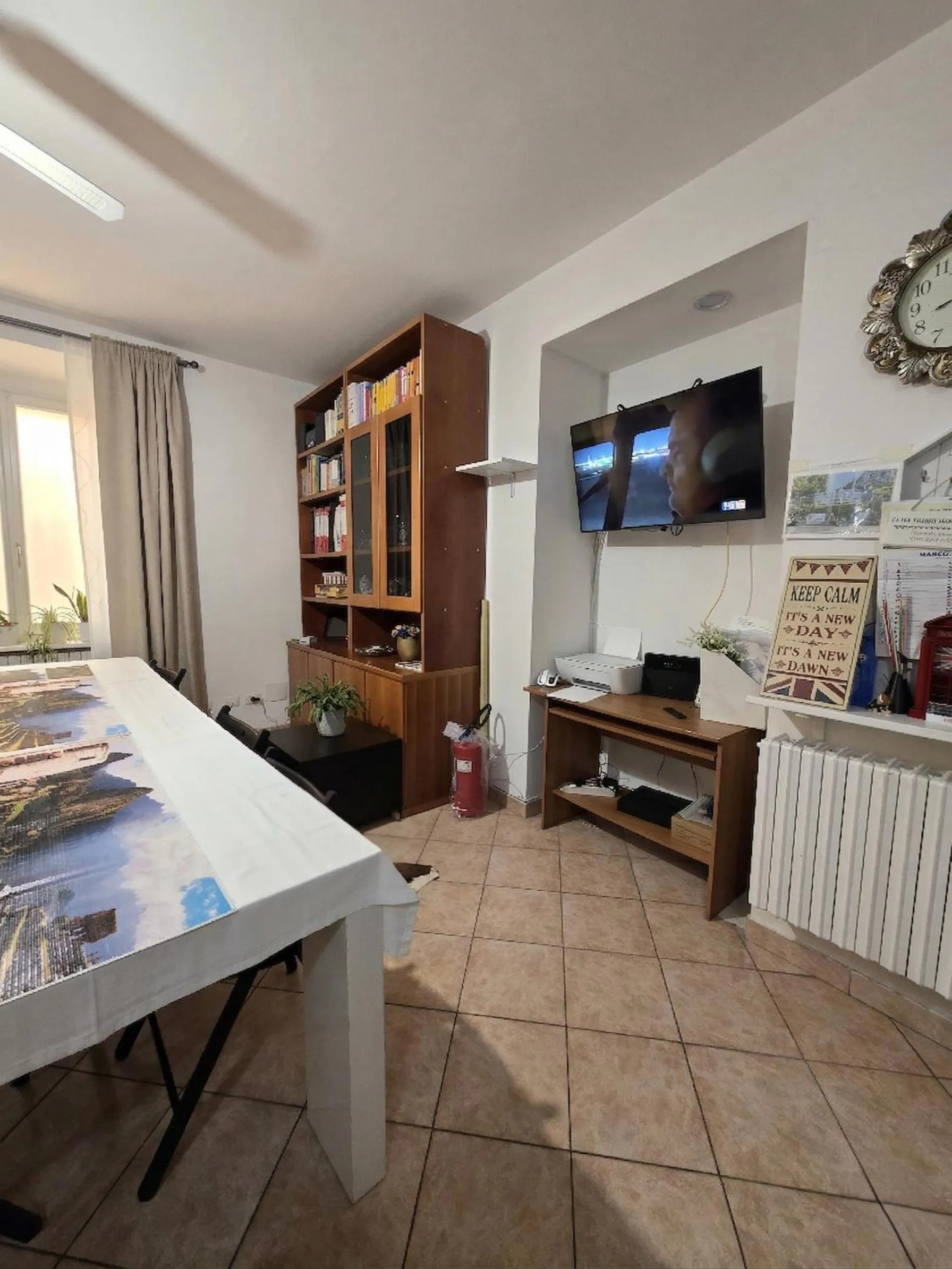 Communal lounge/ TV room in La Piazza B&B
