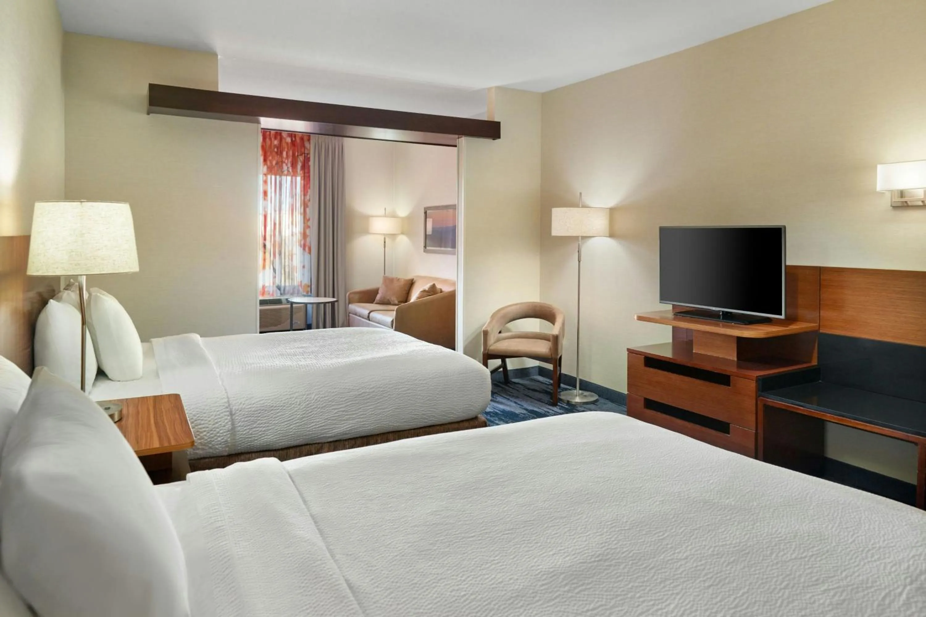 Photo of the whole room, Bed in Fairfield Inn & Suites by Marriott Jackson