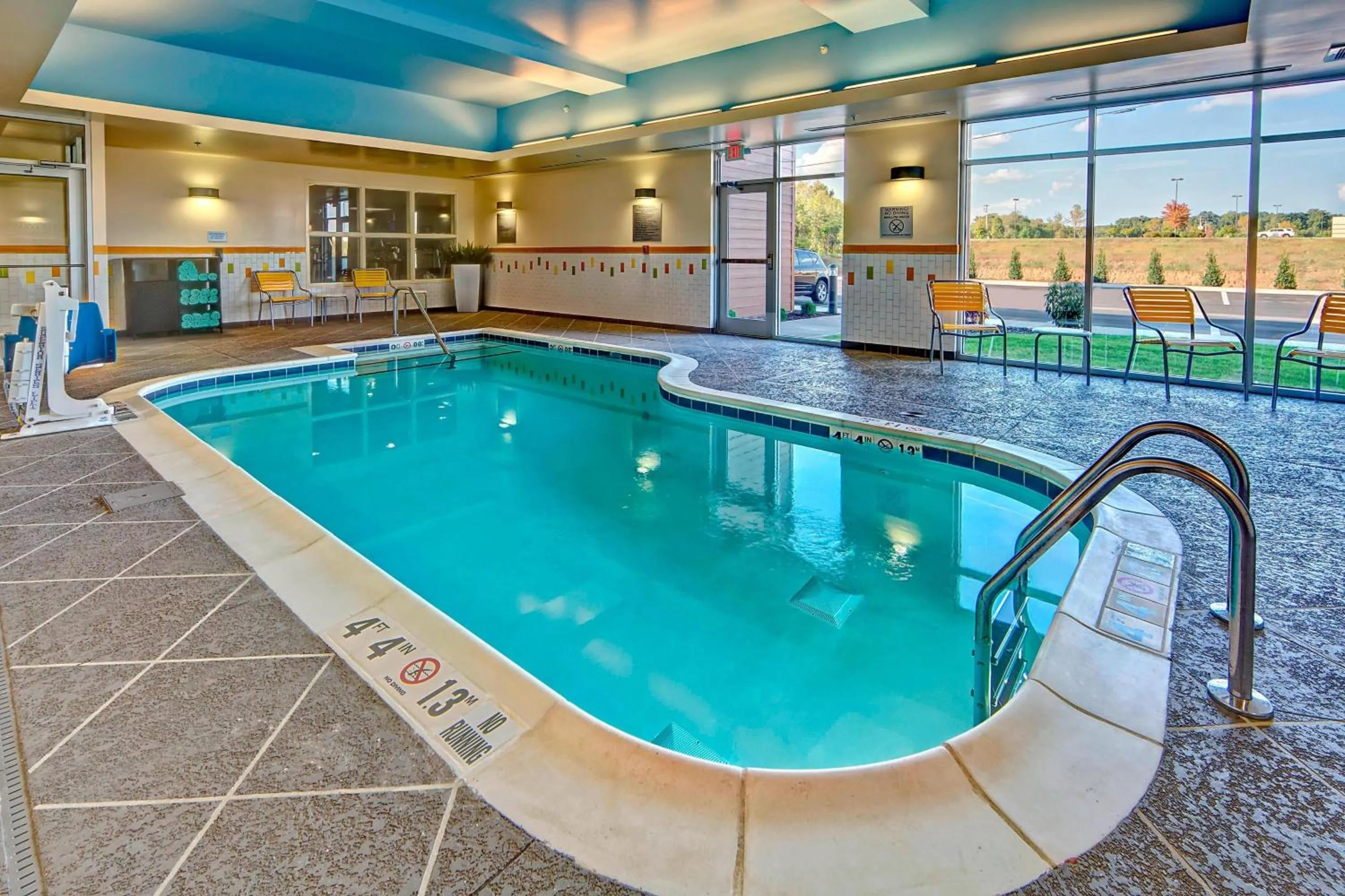 Swimming pool in Fairfield Inn & Suites by Marriott Jackson