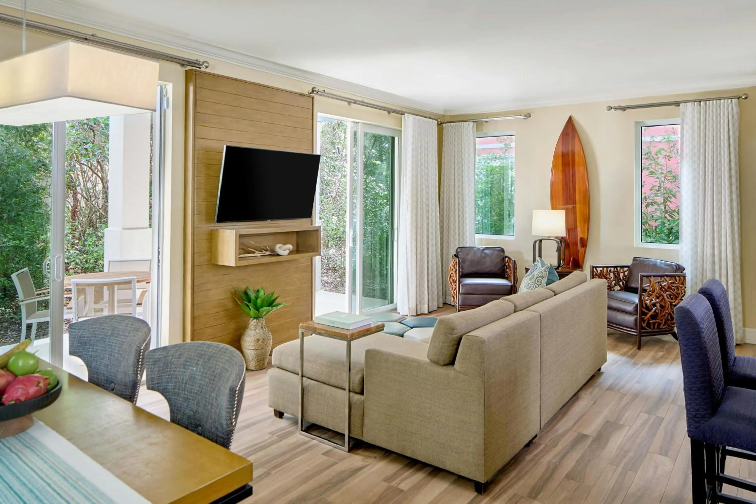 Living room in Playa Largo Resort & Spa, Autograph Collection