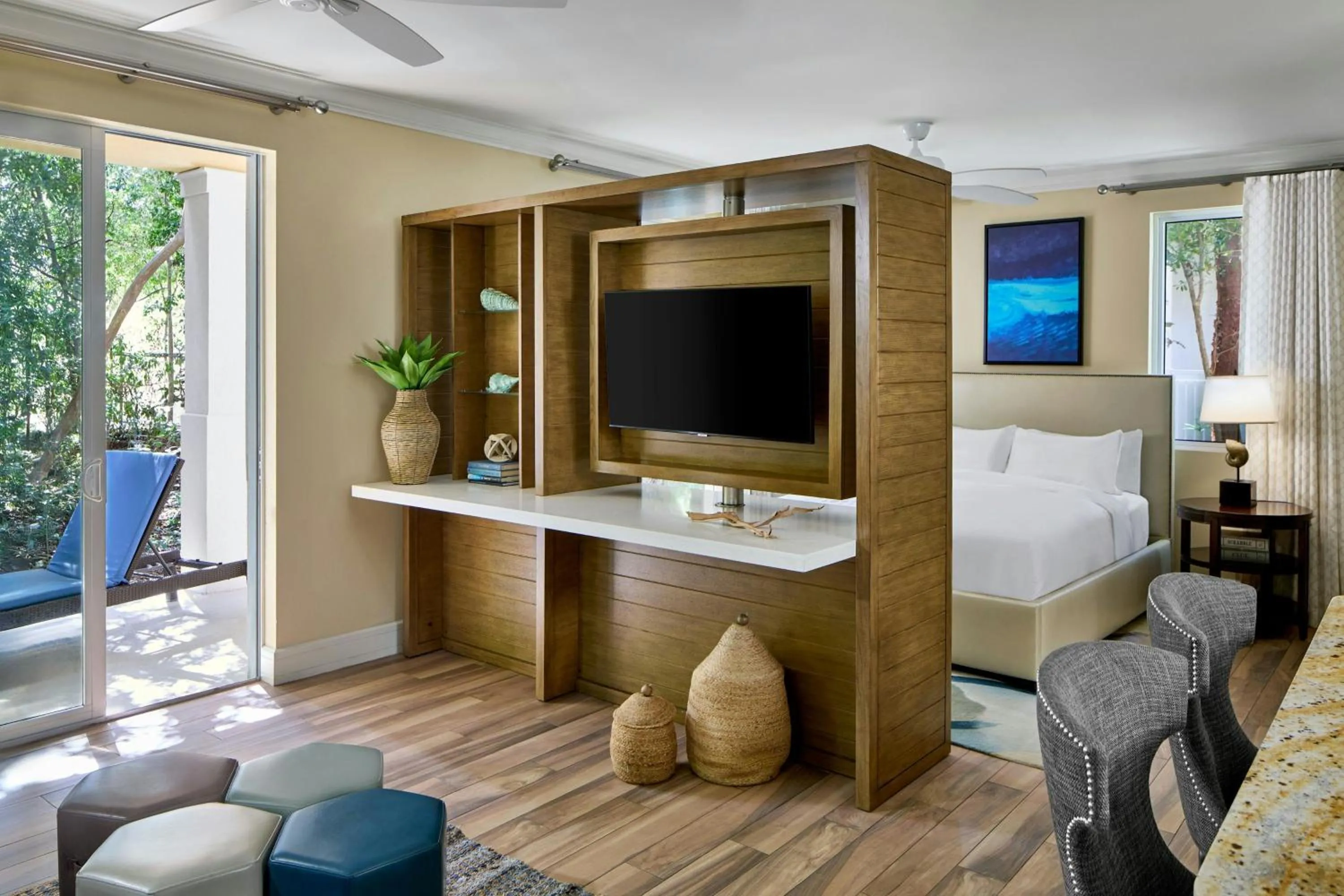 Living room, Bed in Playa Largo Resort & Spa, Autograph Collection