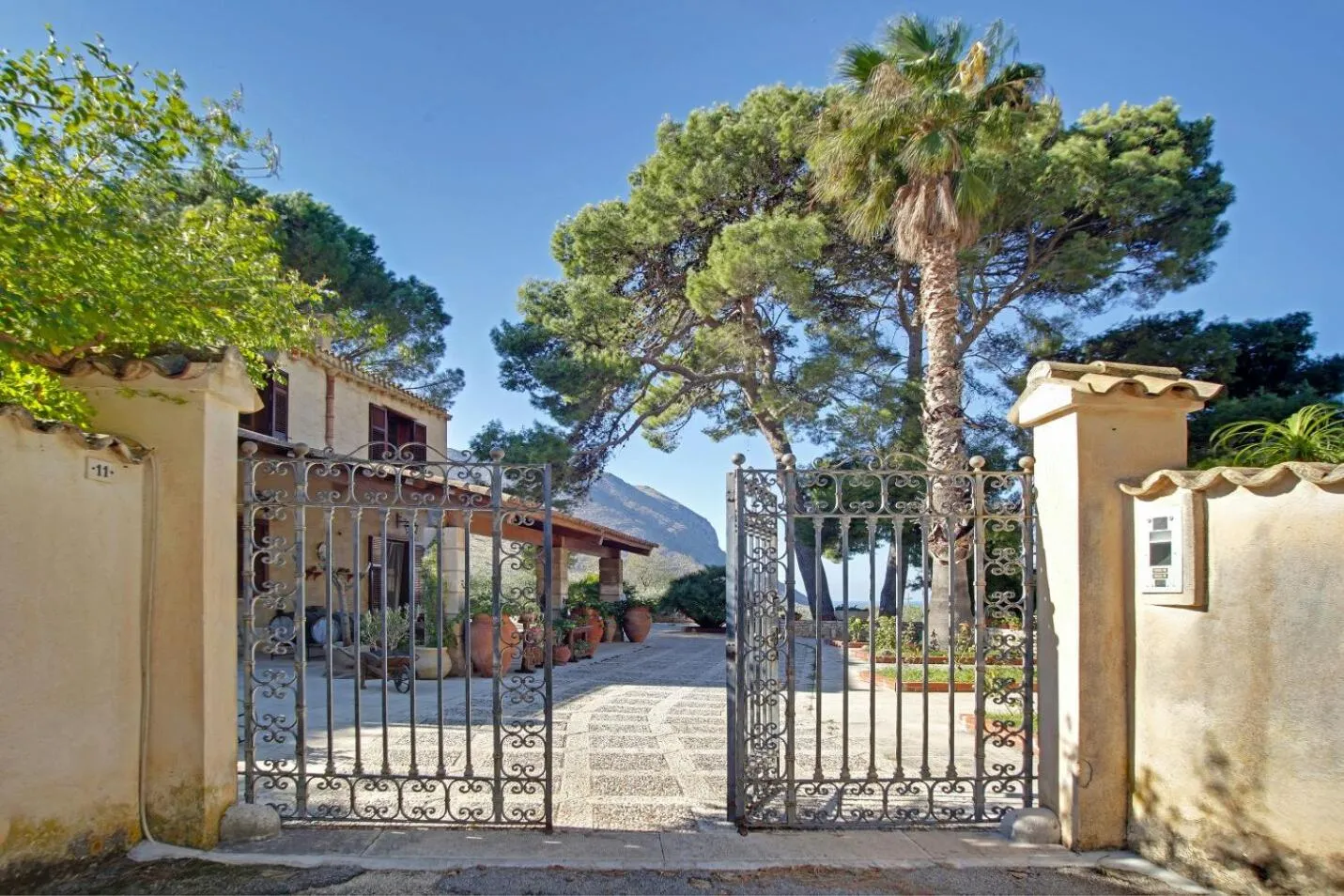 Property building in Poggio di mare
