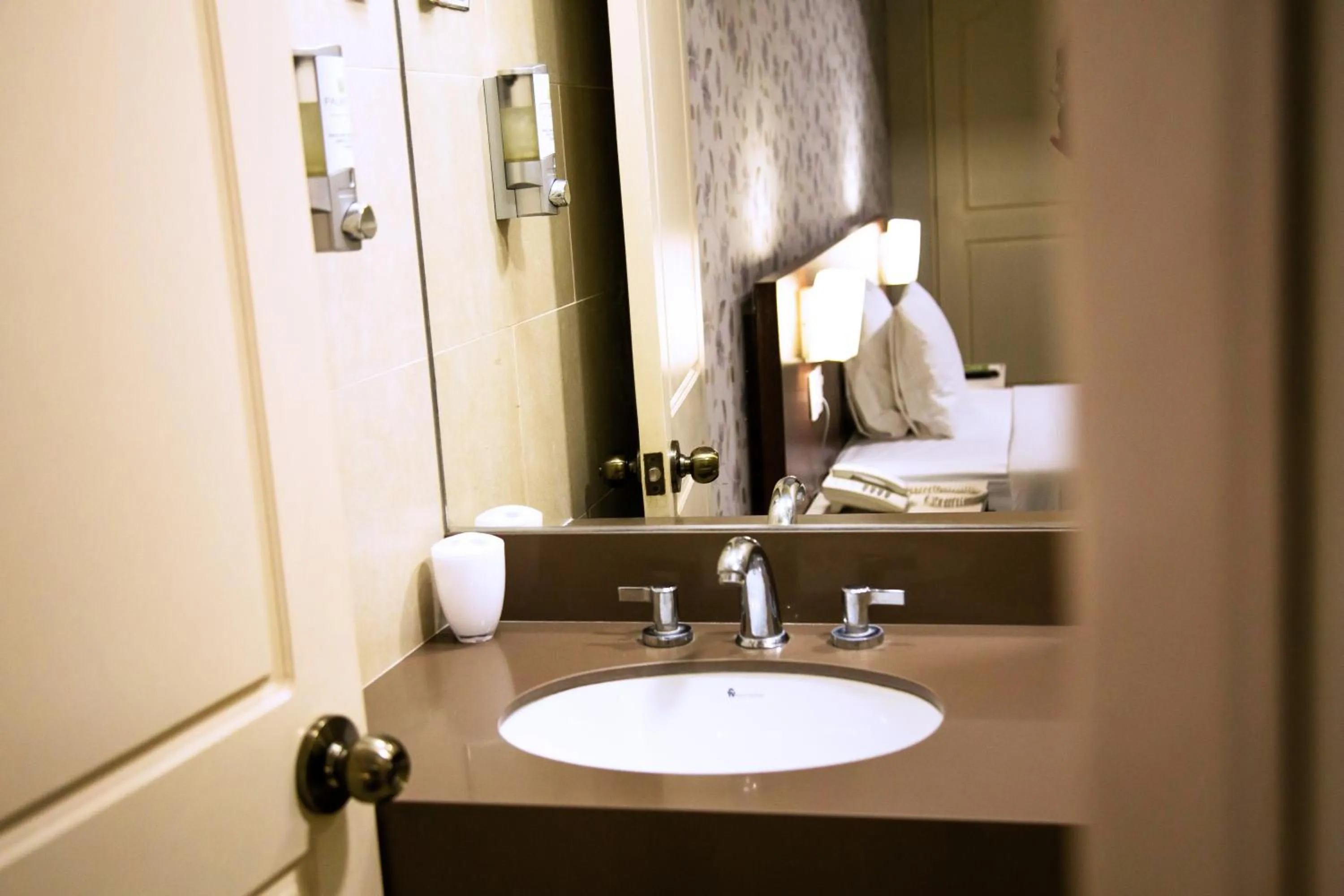 Toilet in Palmetto Hotel Business La Perla