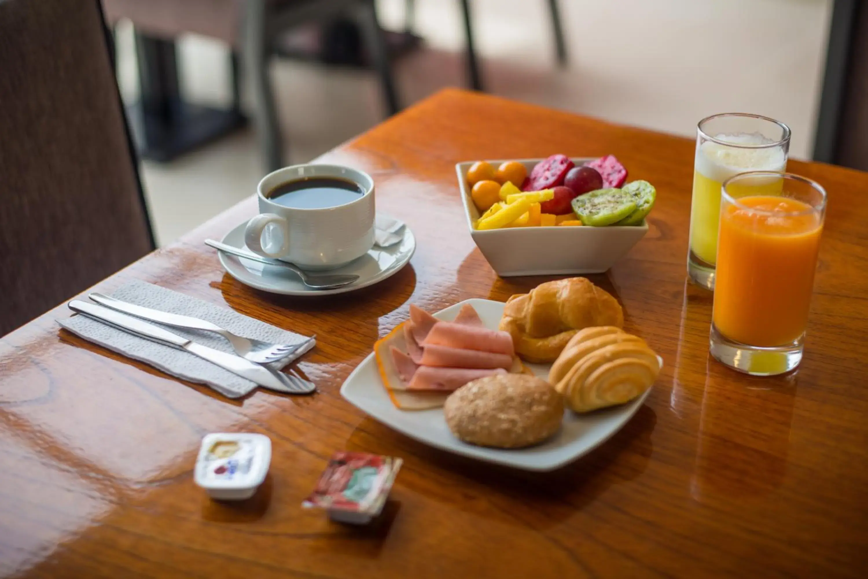 Buffet breakfast in Palmetto Hotel Business La Perla Buffet breakfast in Palmetto Hotel Business La Perla