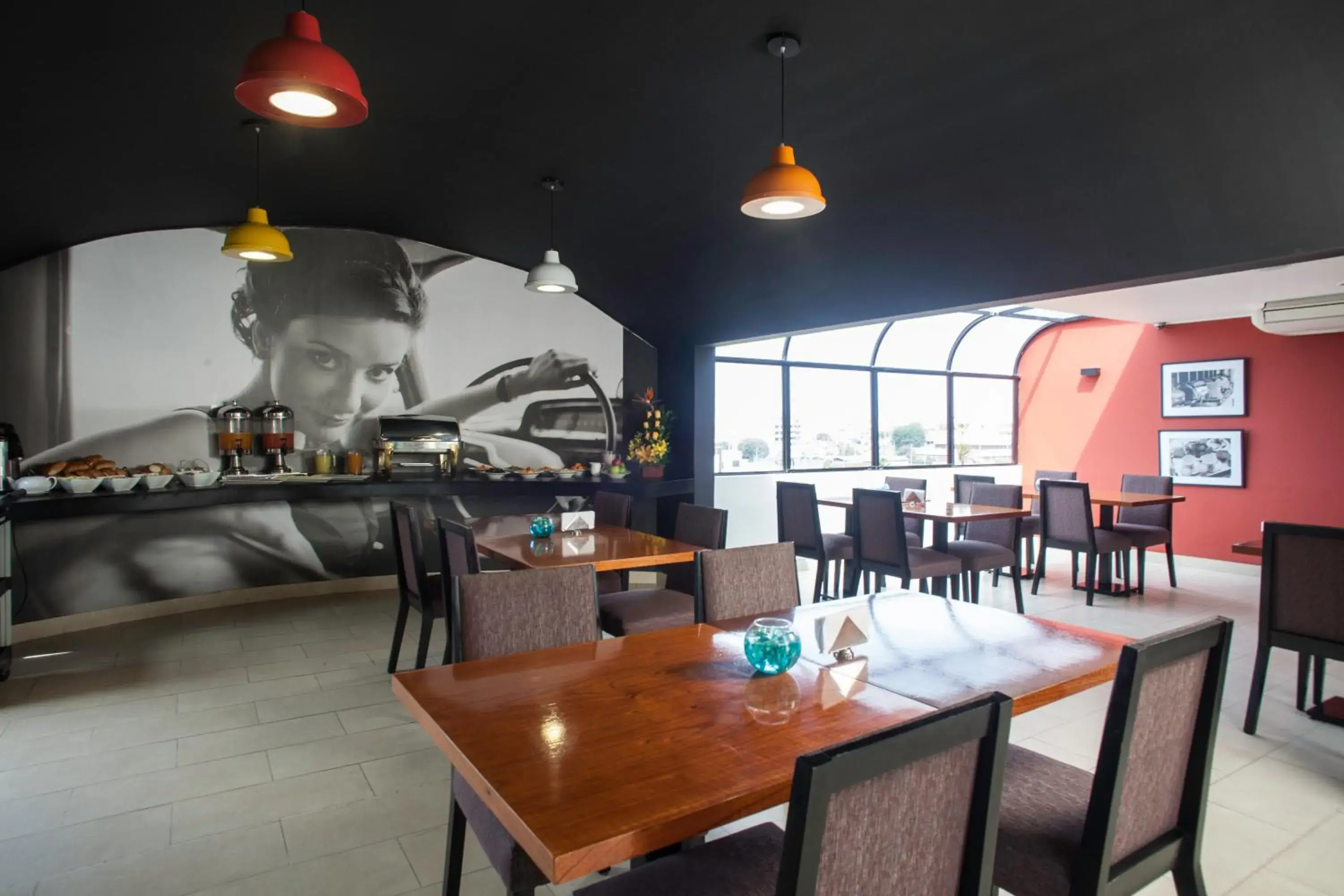 Restaurant/places to eat in Palmetto Hotel Business La Perla Restaurant/places to eat in Palmetto Hotel Business La Perla
