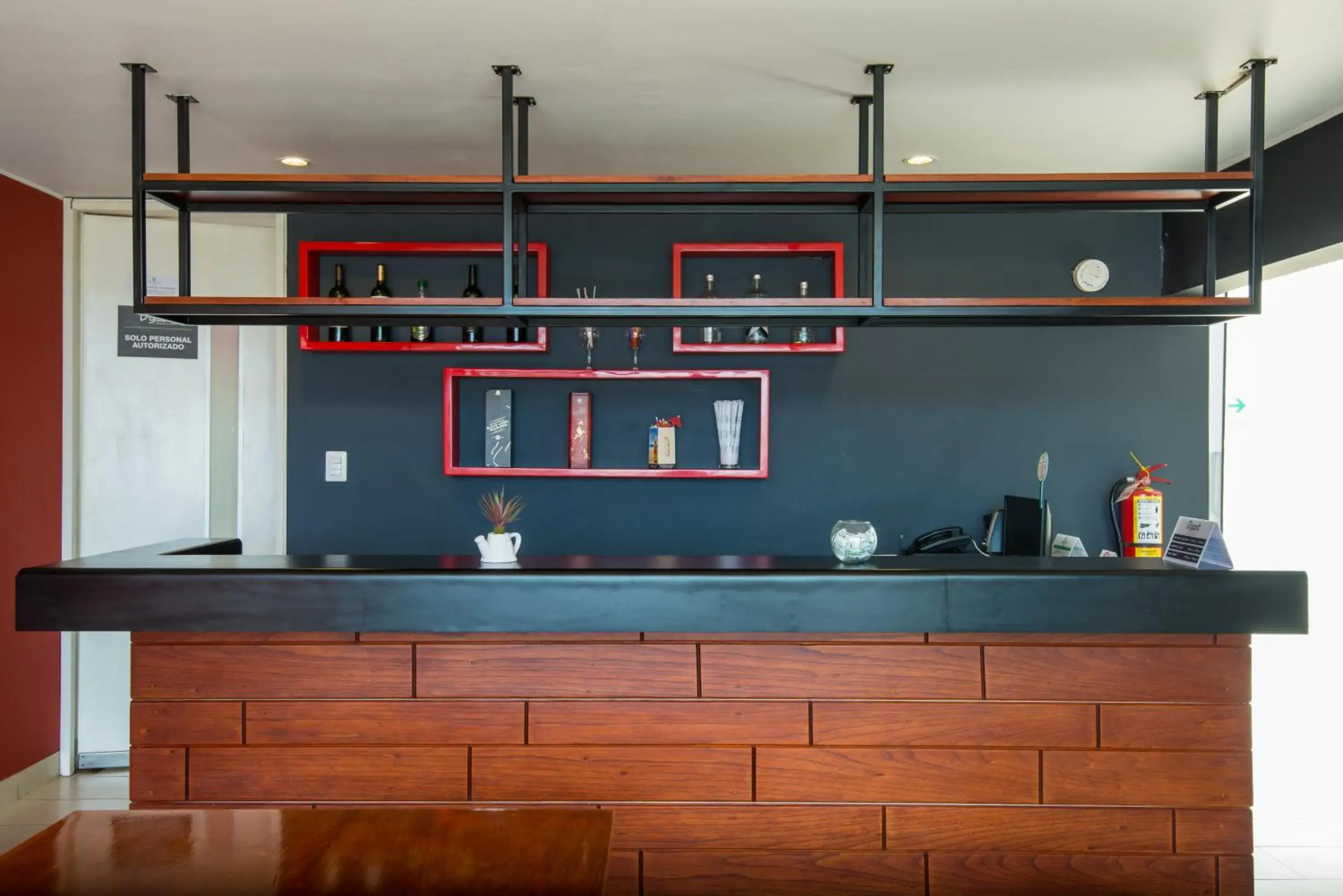 Lounge or bar in Palmetto Hotel Business La Perla Lounge or bar in Palmetto Hotel Business La Perla