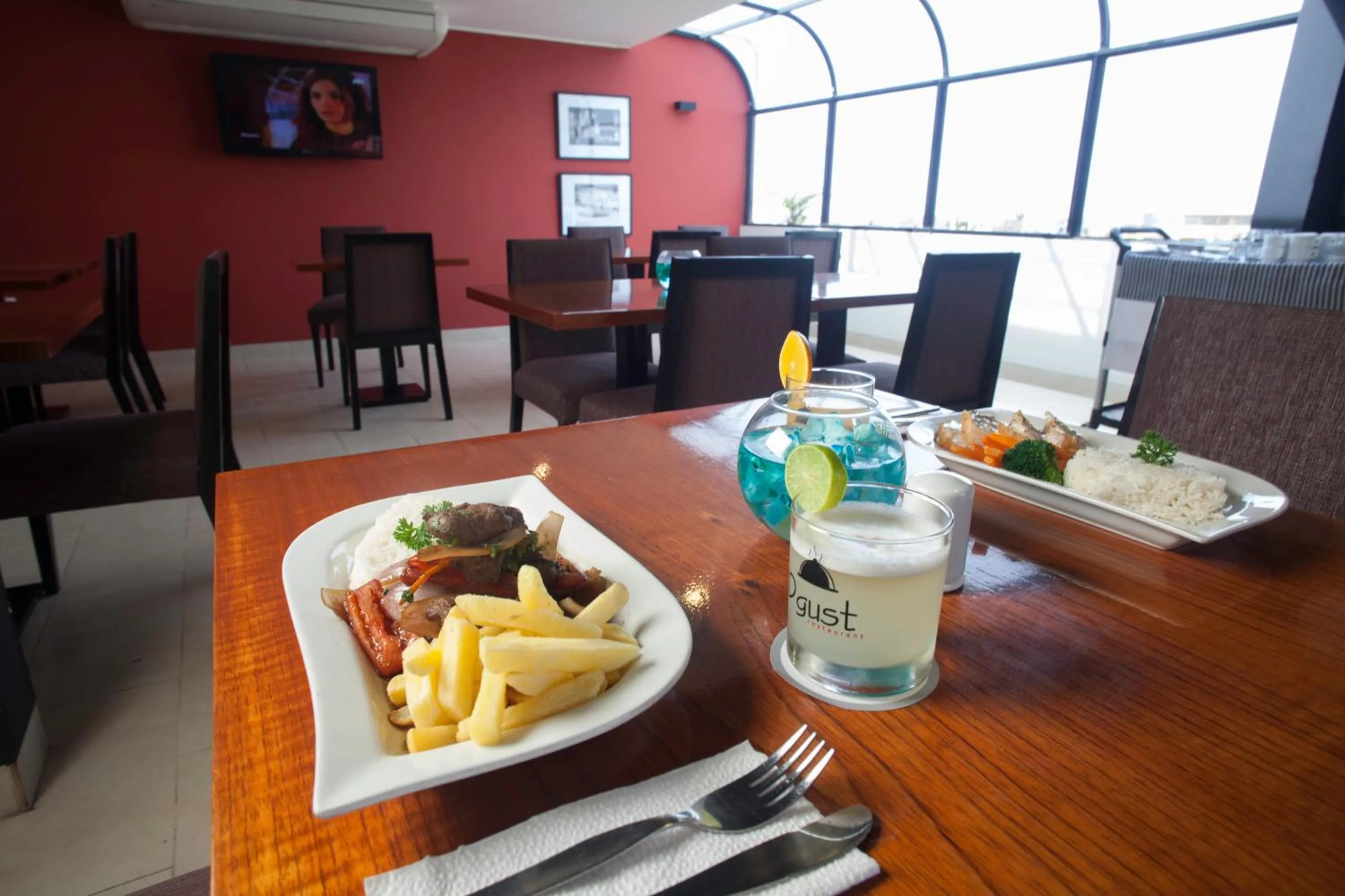 Restaurant/places to eat in Palmetto Hotel Business La Perla