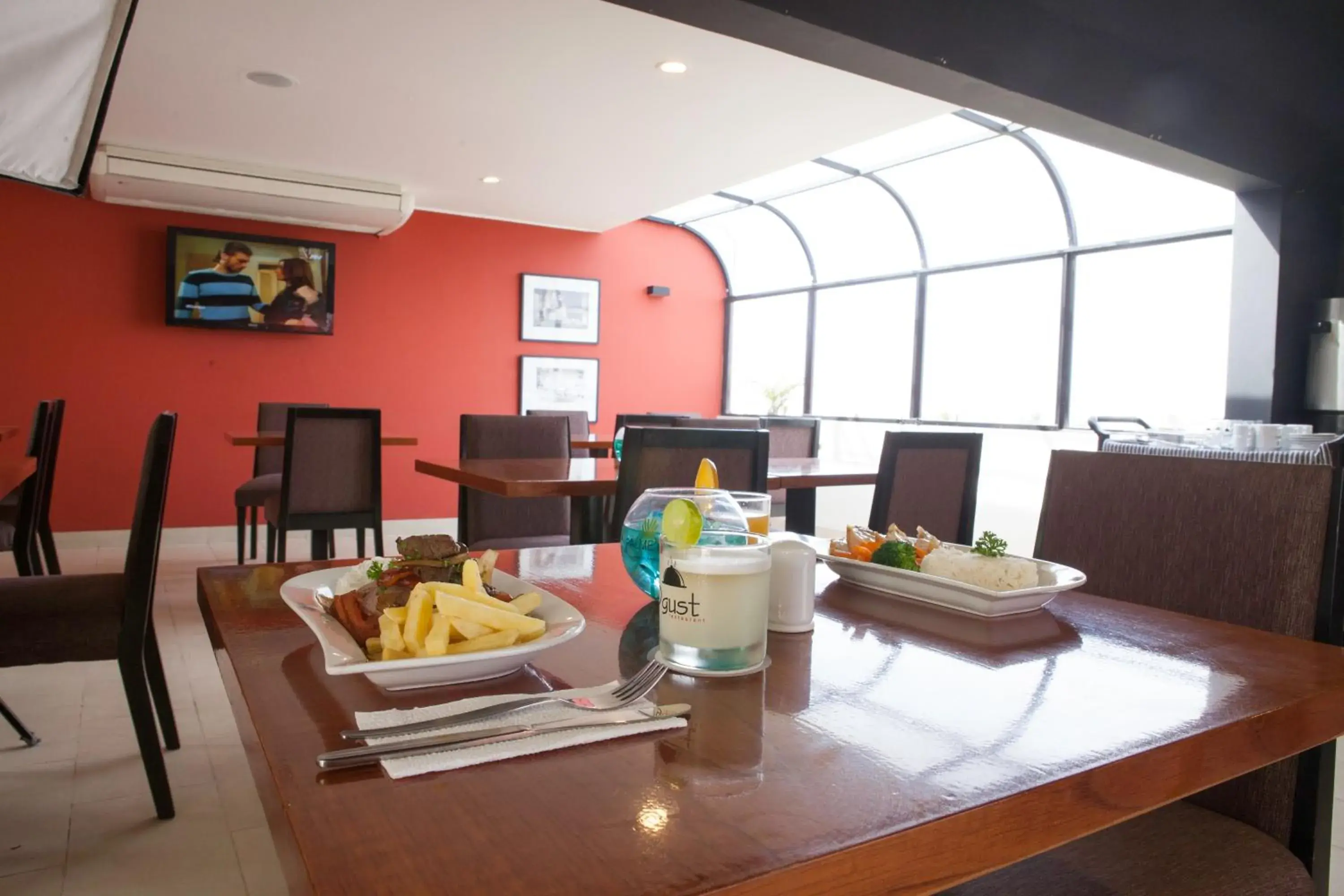 Restaurant/places to eat in Palmetto Hotel Business La Perla Restaurant/places to eat in Palmetto Hotel Business La Perla