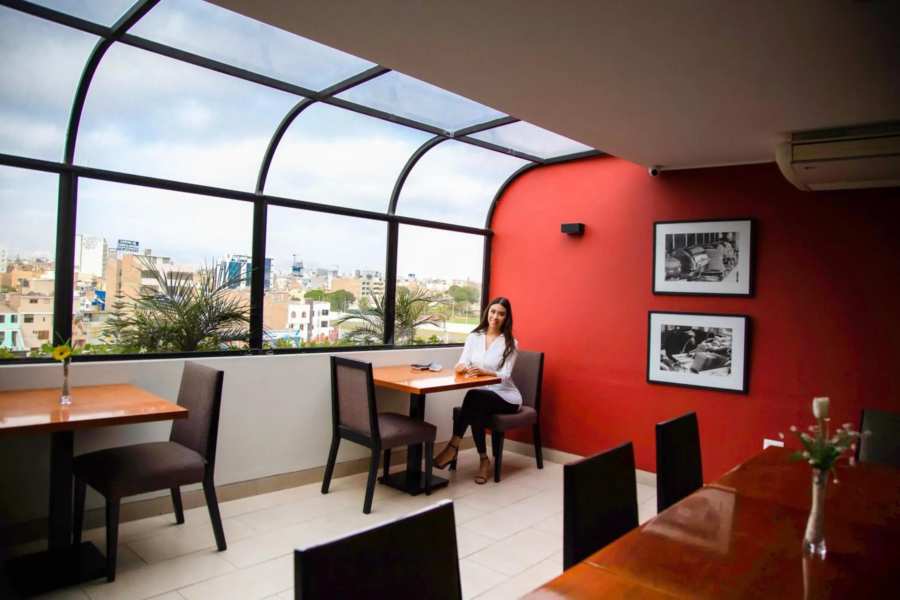 Restaurant/places to eat in Palmetto Hotel Business La Perla Restaurant/places to eat in Palmetto Hotel Business La Perla