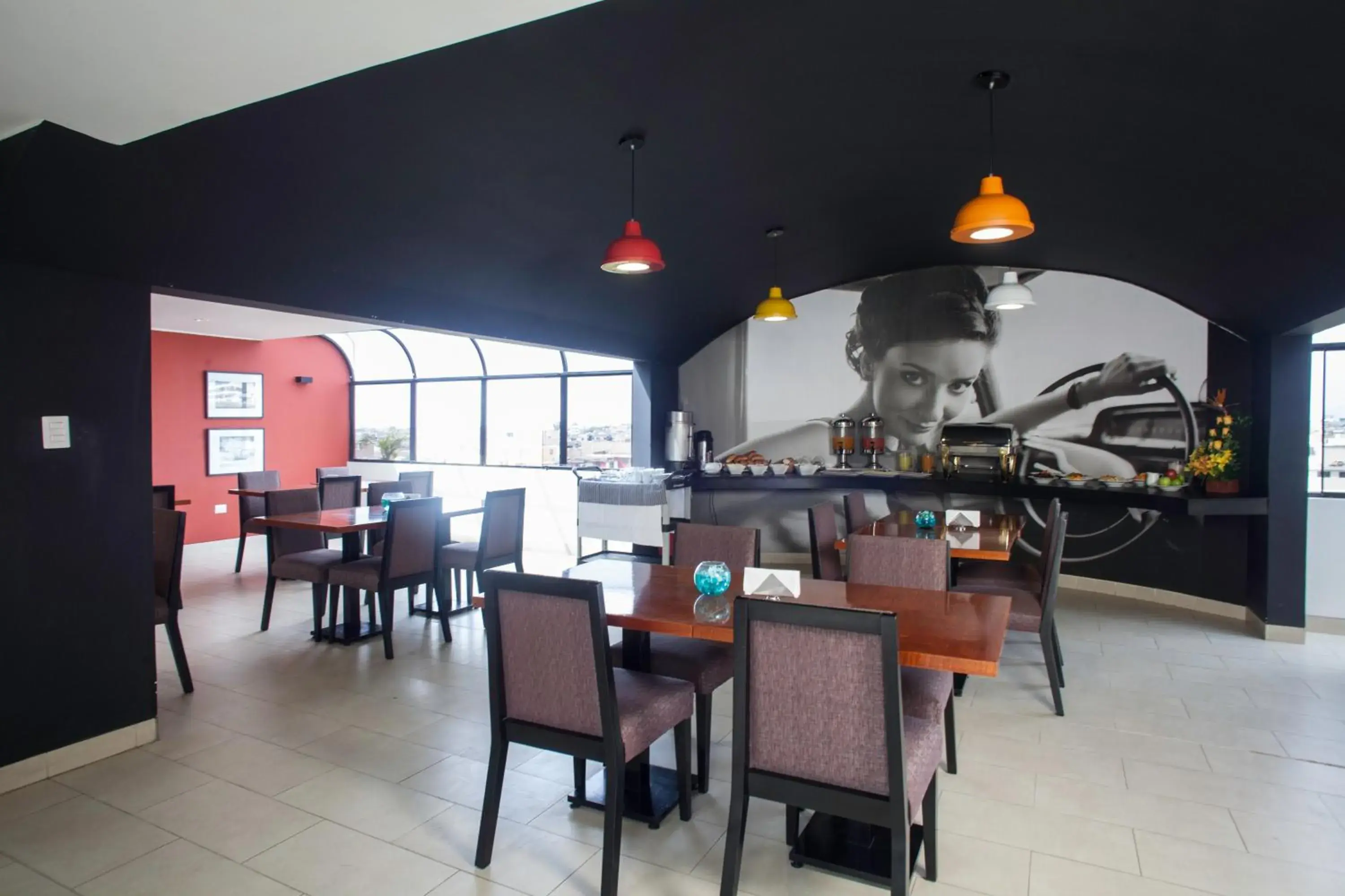 Restaurant/places to eat in Palmetto Hotel Business La Perla Restaurant/places to eat in Palmetto Hotel Business La Perla