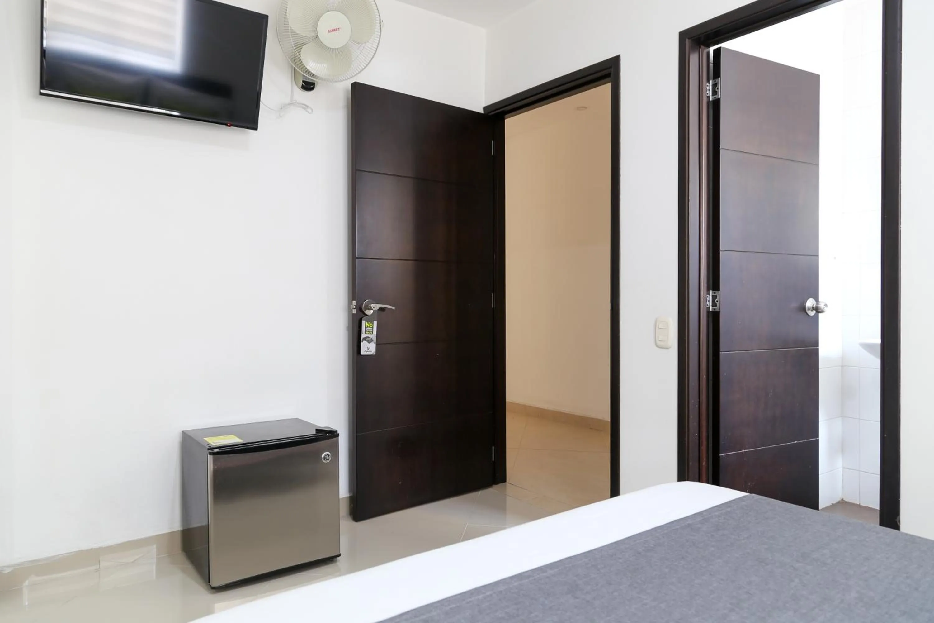 oven, Bed in La Pera Hotel