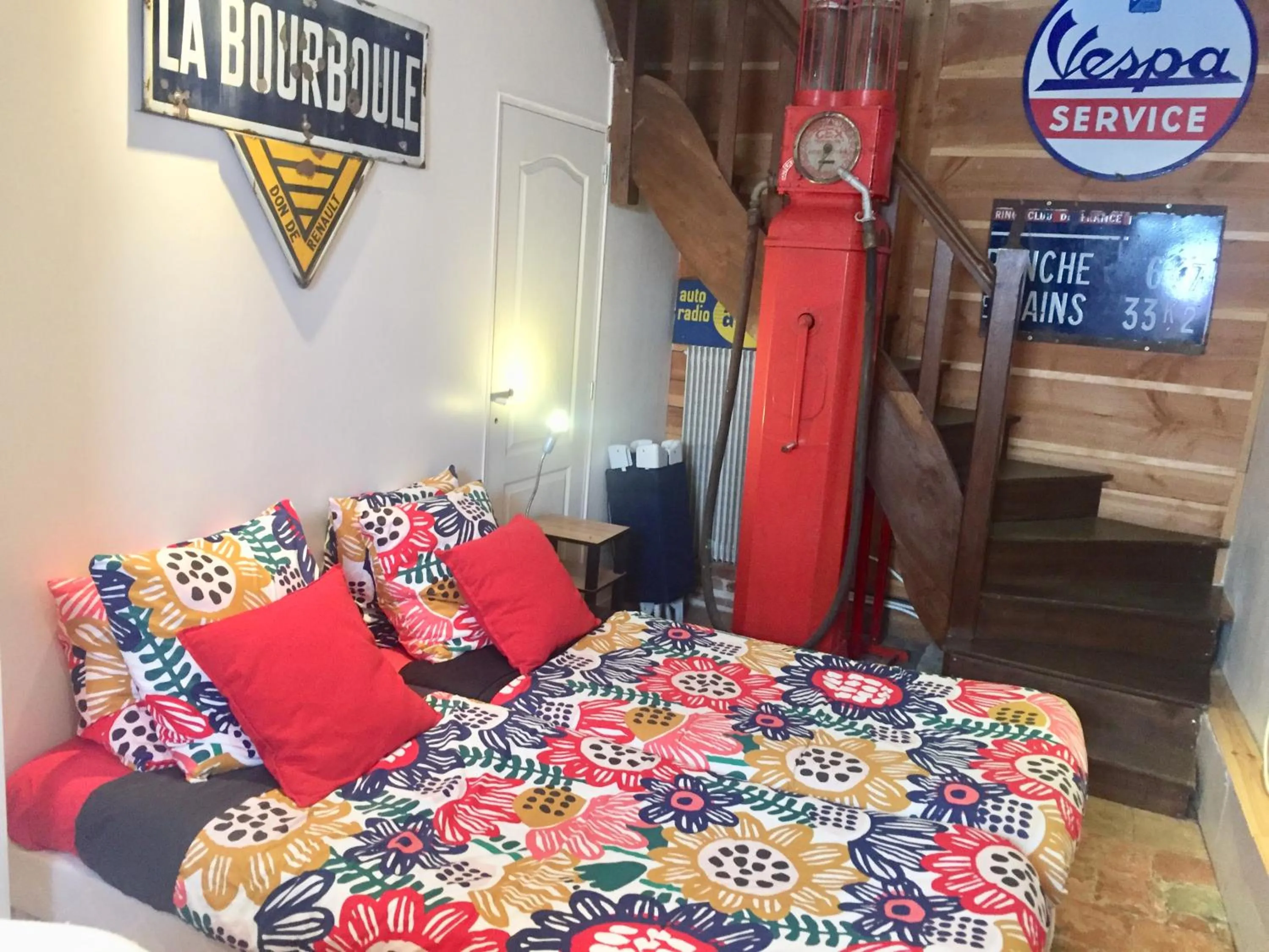 Photo of the whole room, Bed in Les Maitres Sonneurs