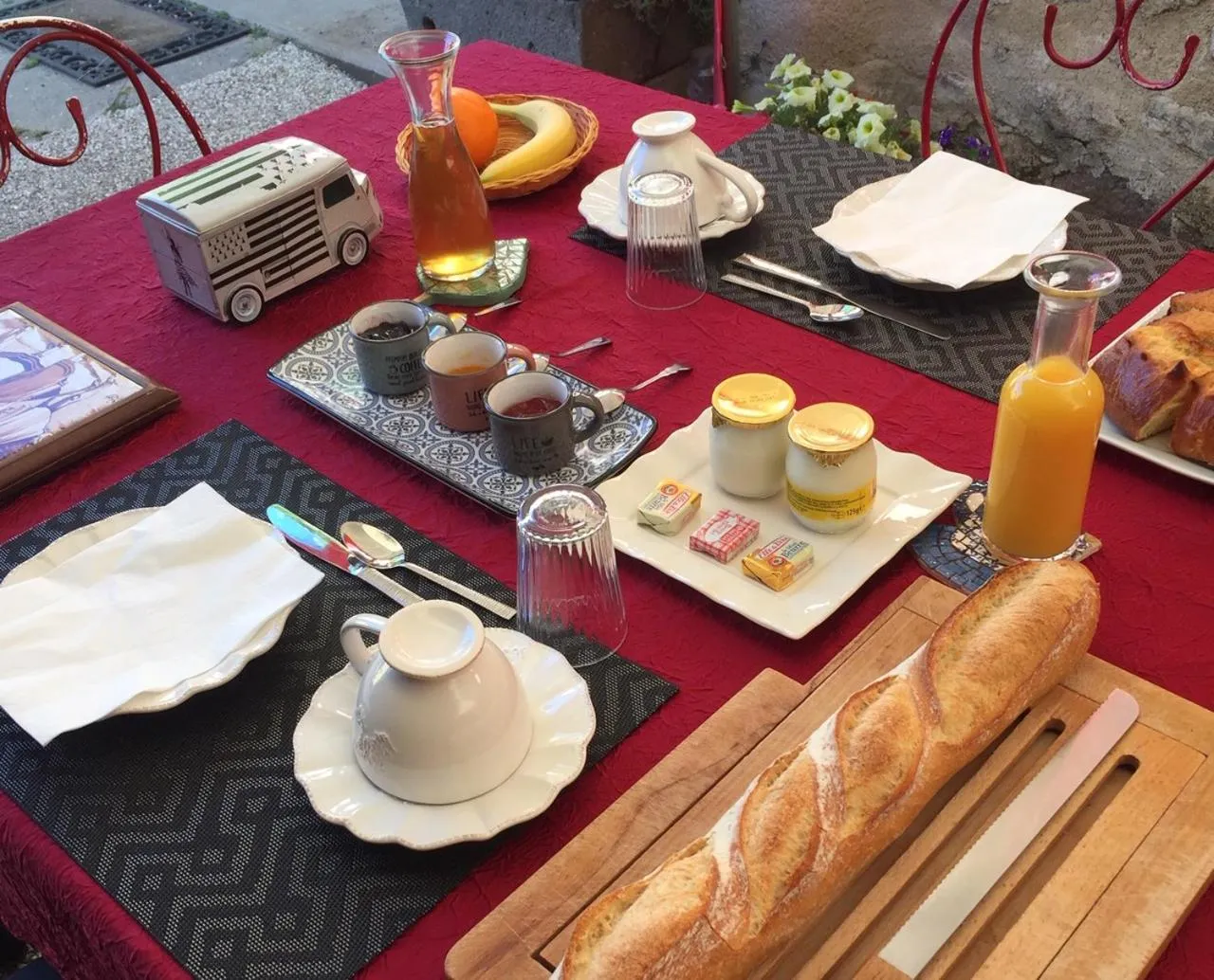 Breakfast in Les Maitres Sonneurs