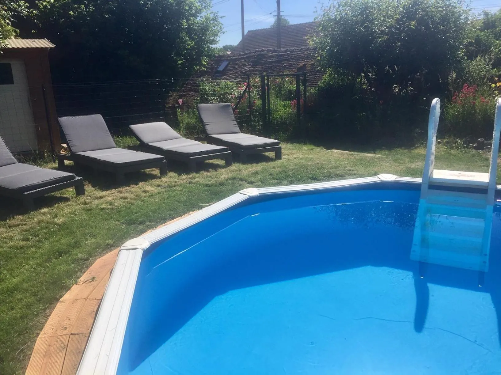 Pool view in Les Maitres Sonneurs