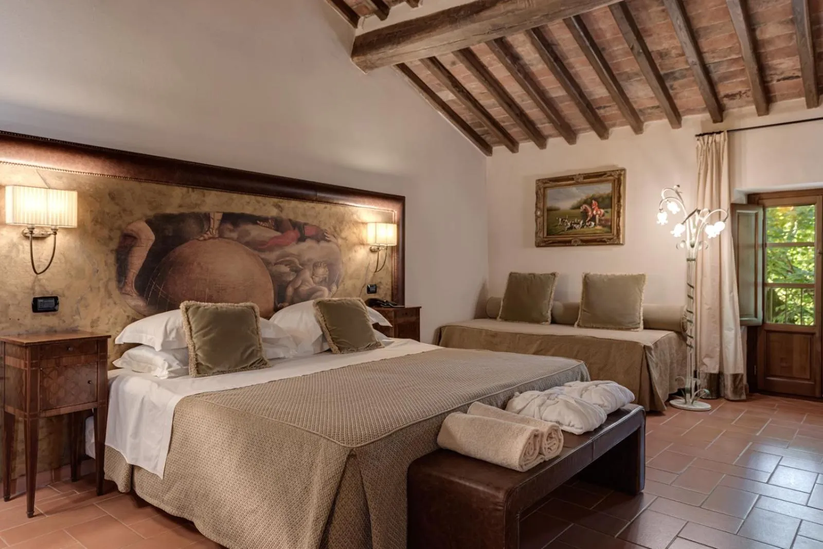 Bed in Villa Campomaggio Resort & SPA