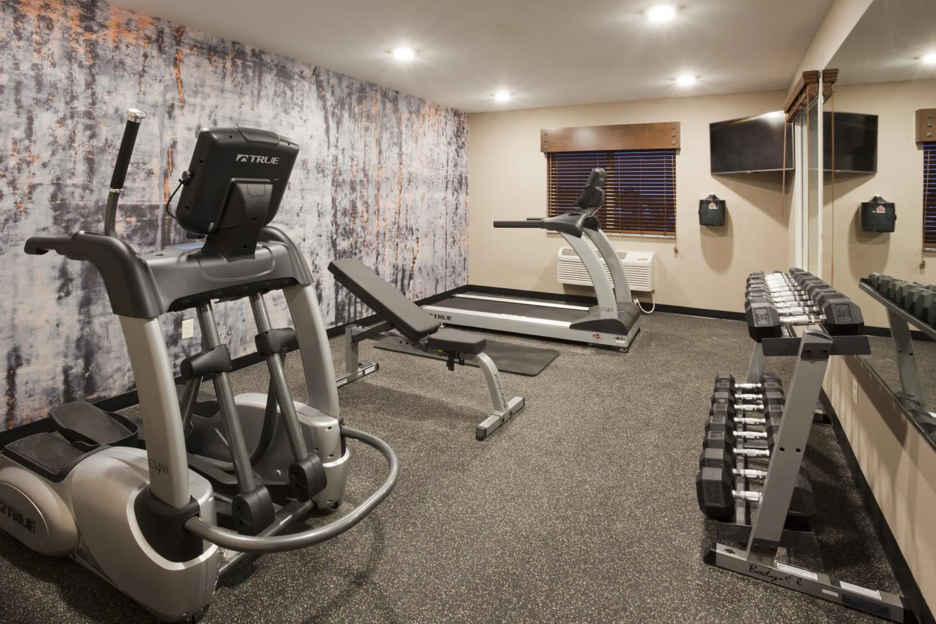 Fitness centre/facilities in GrandStay Hotel & Suites - Morris